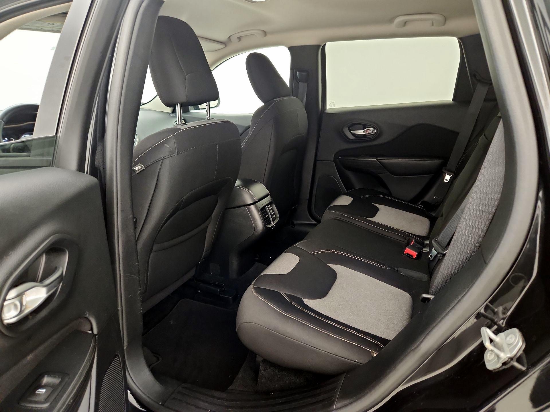 Thumbnail: 2015 Jeep Cherokee - 19
