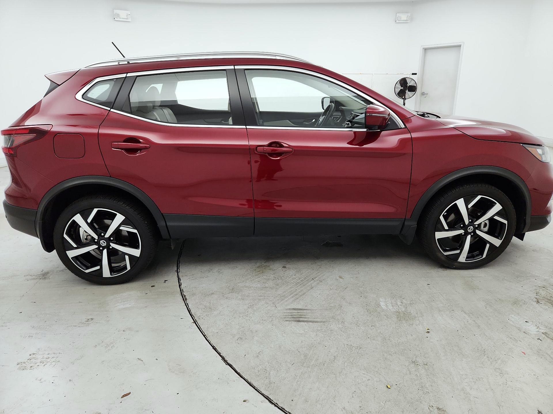 Thumbnail: 2022 Nissan Rogue Sport - 4