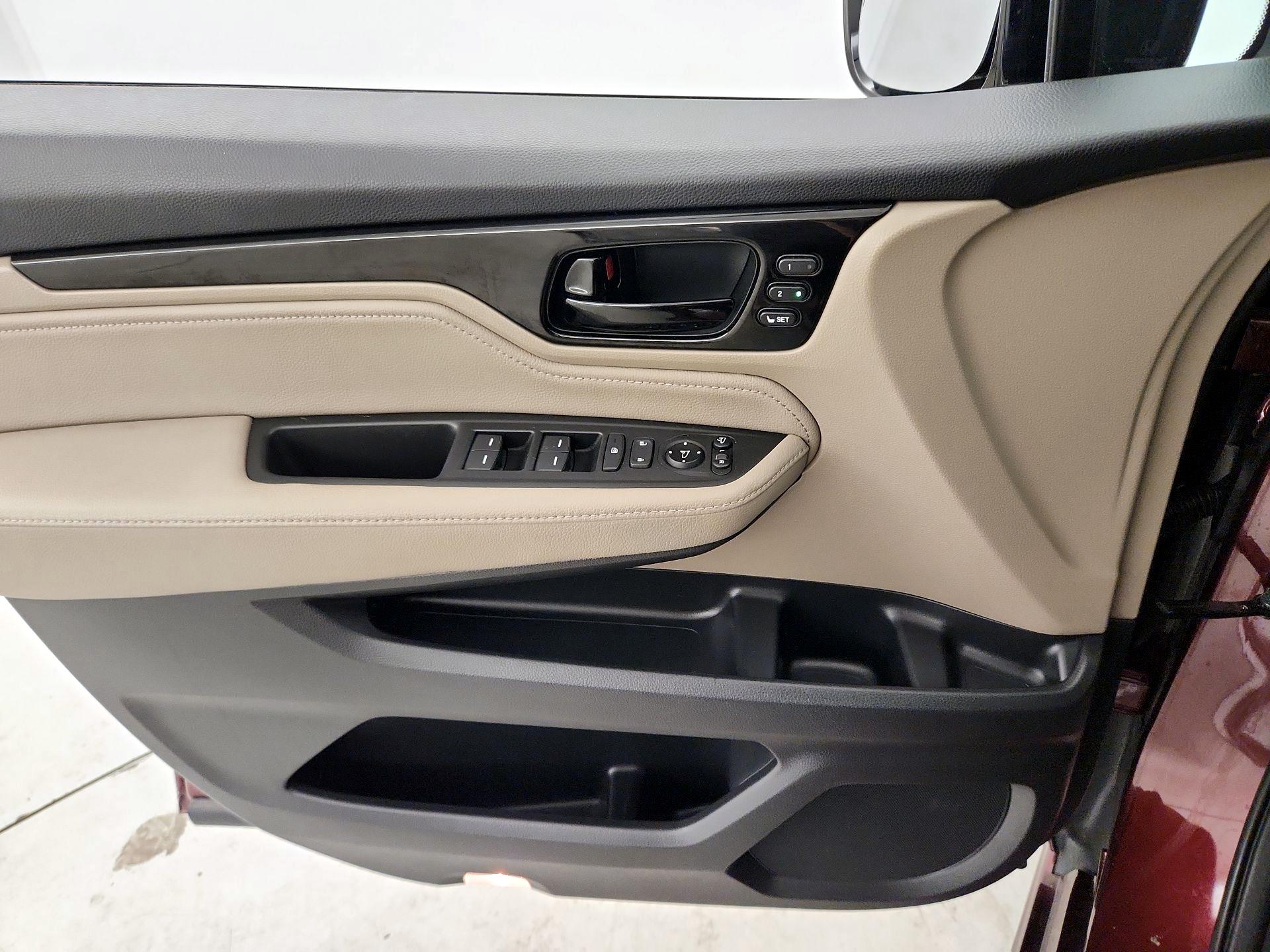 Thumbnail: 2018 Honda Odyssey - 12