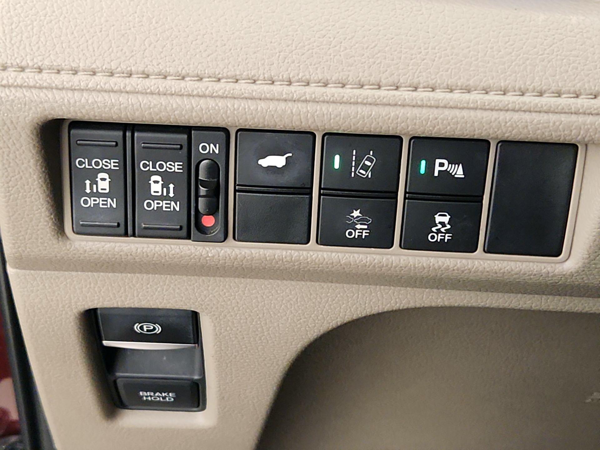 Thumbnail: 2018 Honda Odyssey - 13