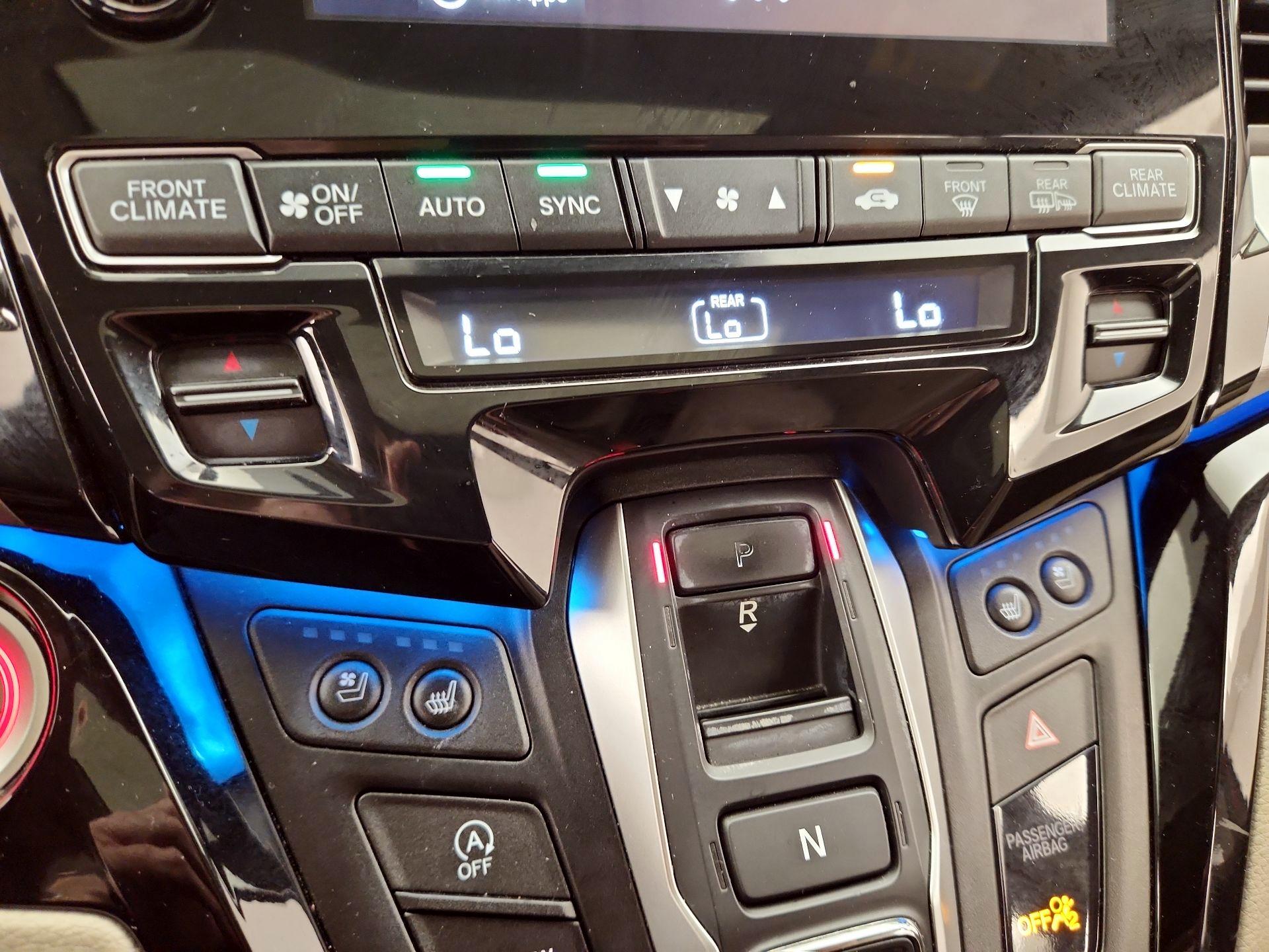 Thumbnail: 2018 Honda Odyssey - 17