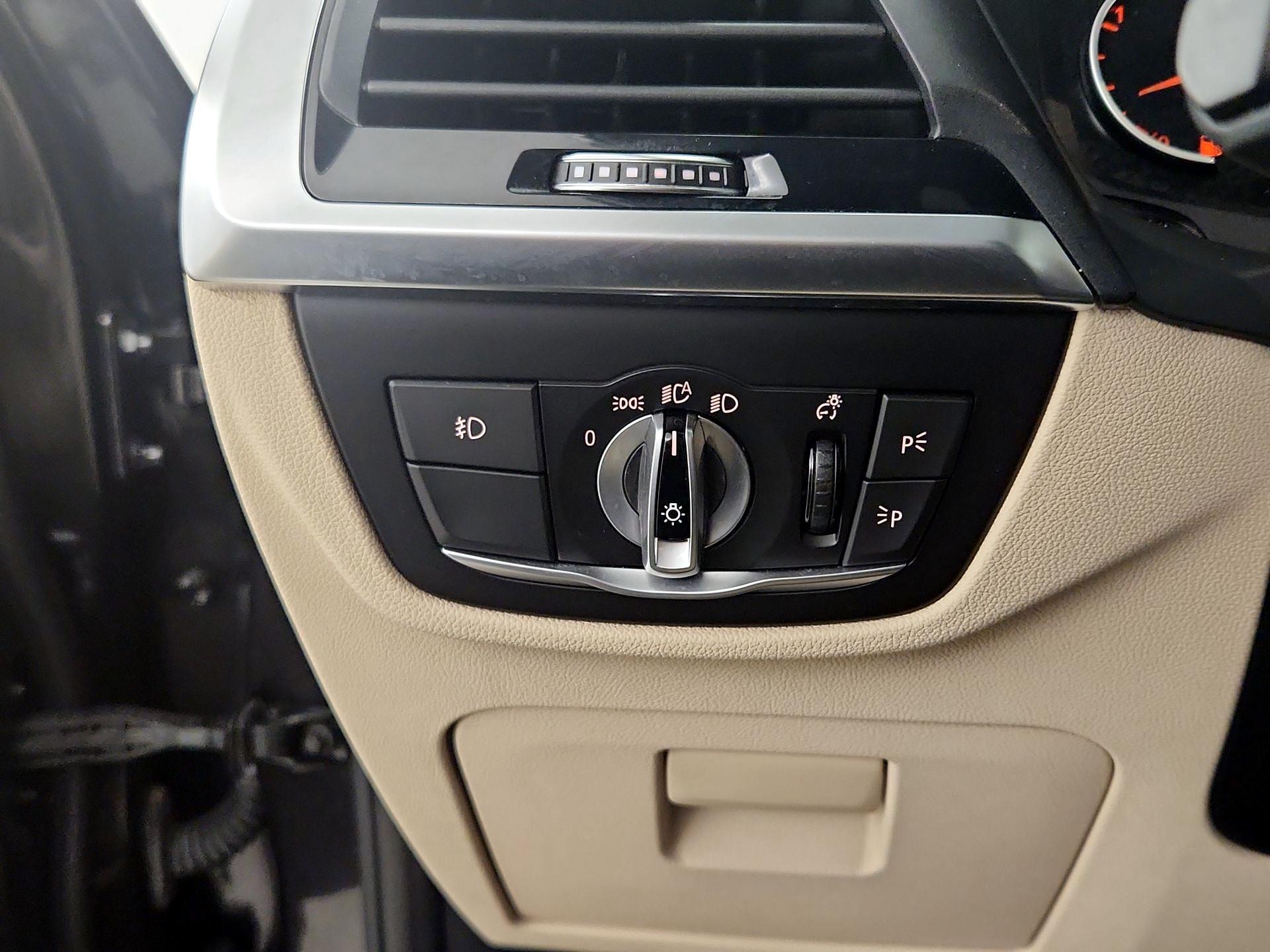 Thumbnail: 2021 BMW X3 - 13