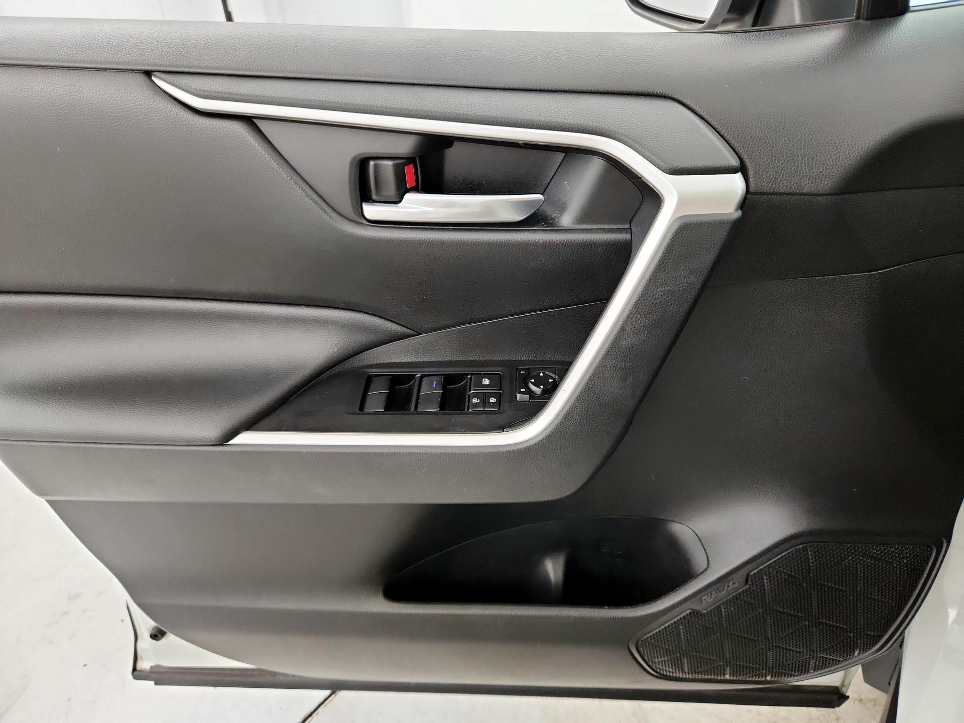 Thumbnail: 2021 Toyota RAV4 - 10