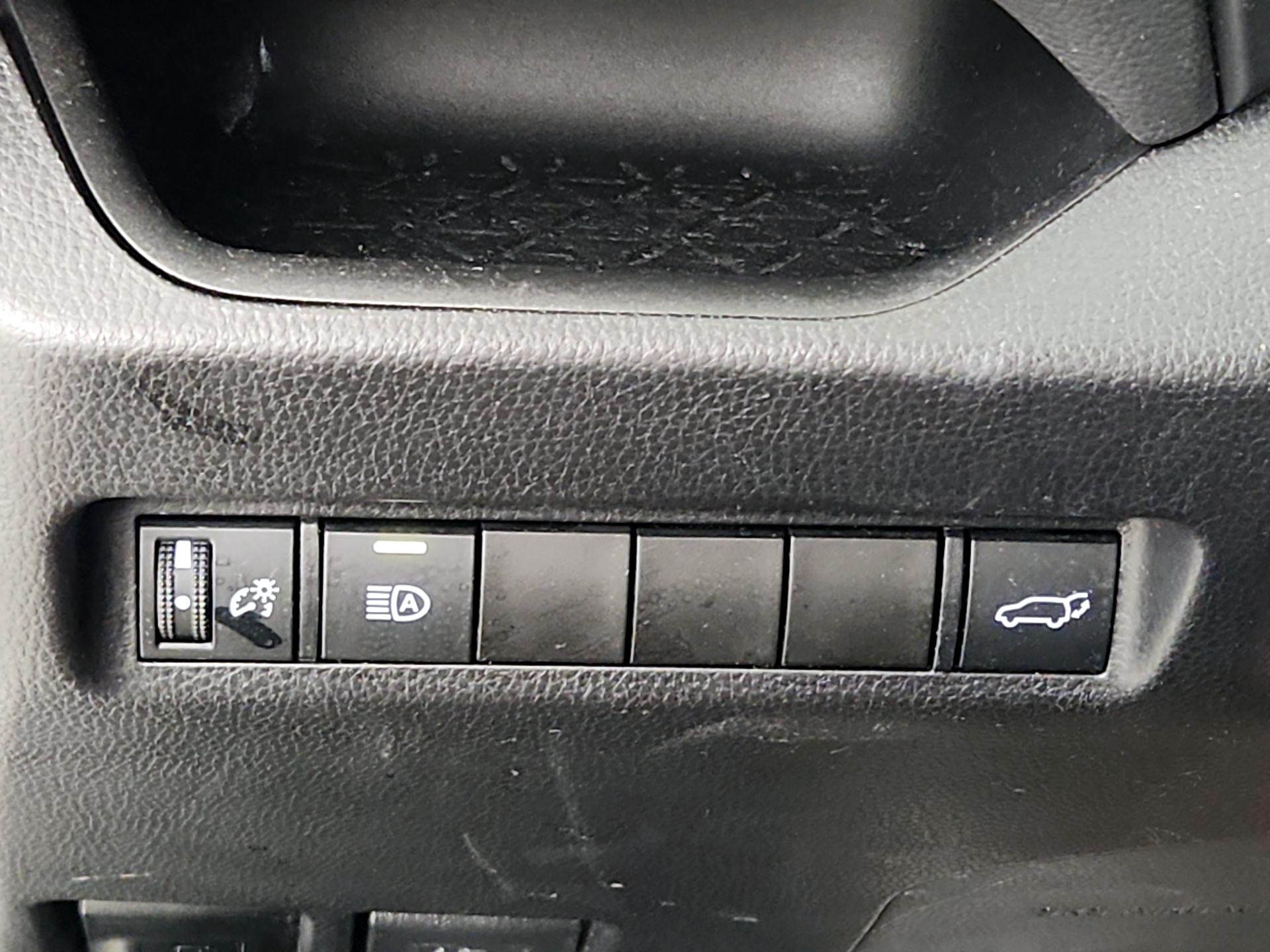Thumbnail: 2021 Toyota RAV4 - 11