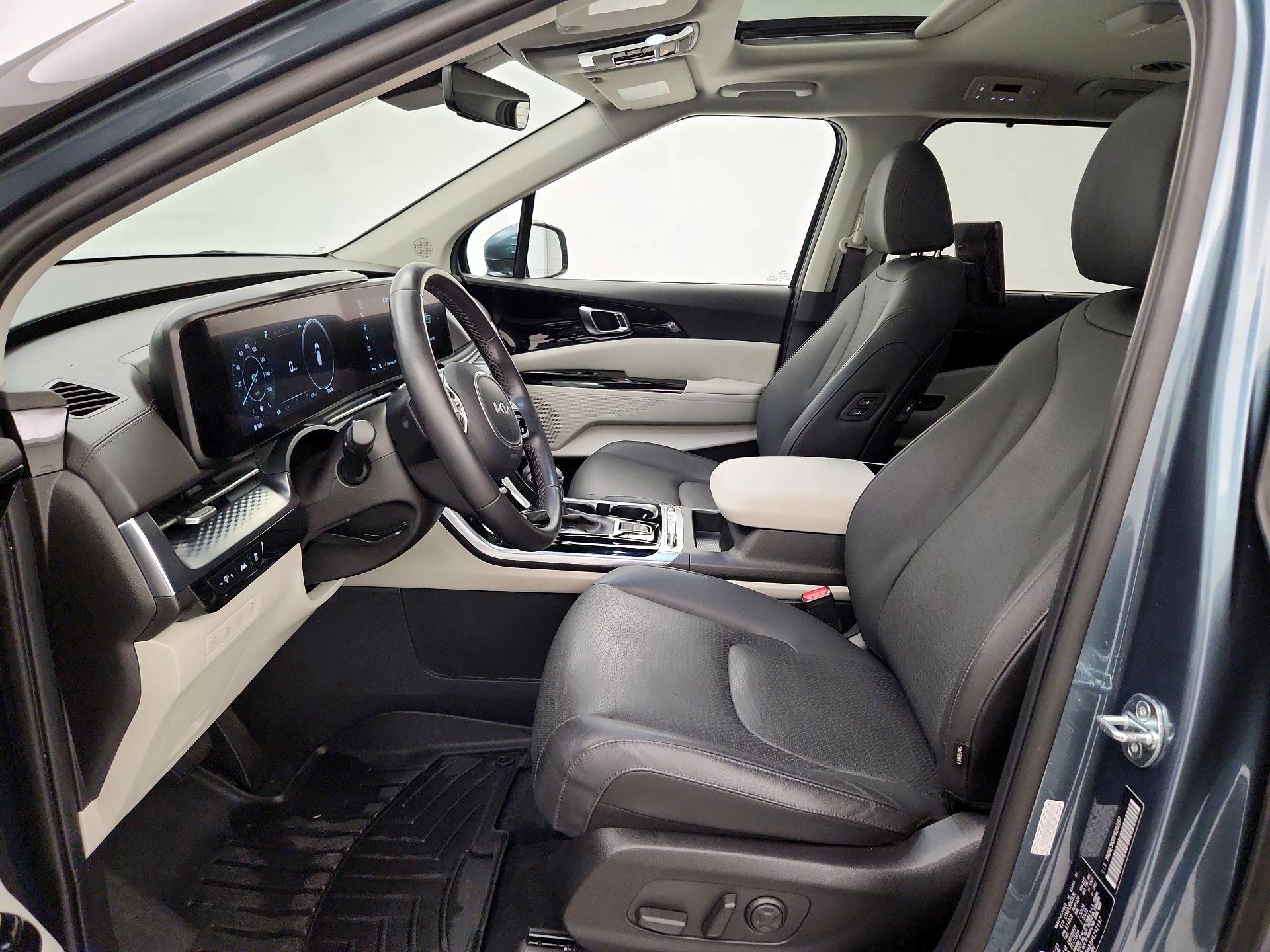 Thumbnail: 2023 Kia Carnival - 11
