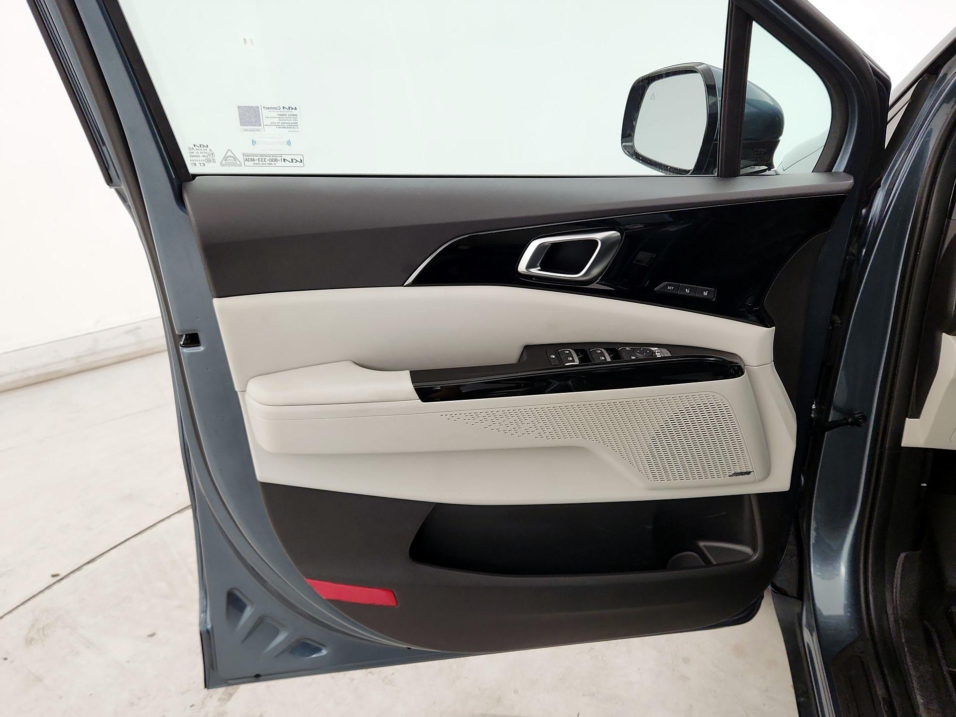 Thumbnail: 2023 Kia Carnival - 12