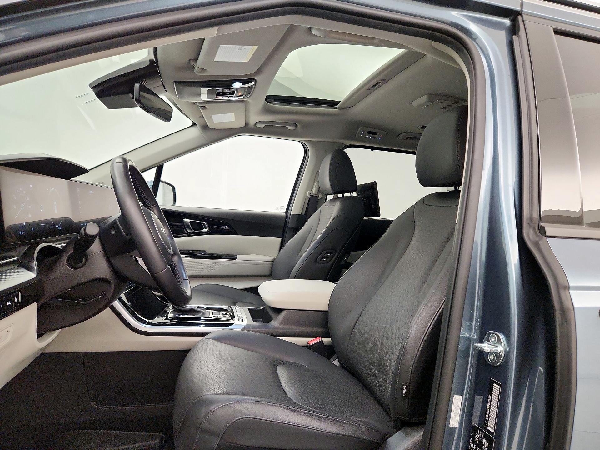 Thumbnail: 2023 Kia Carnival - 20