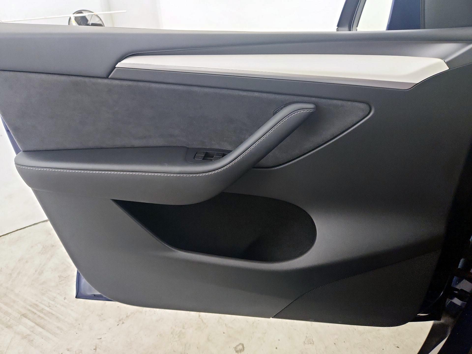 Thumbnail: 2023 Tesla Model Y - 12