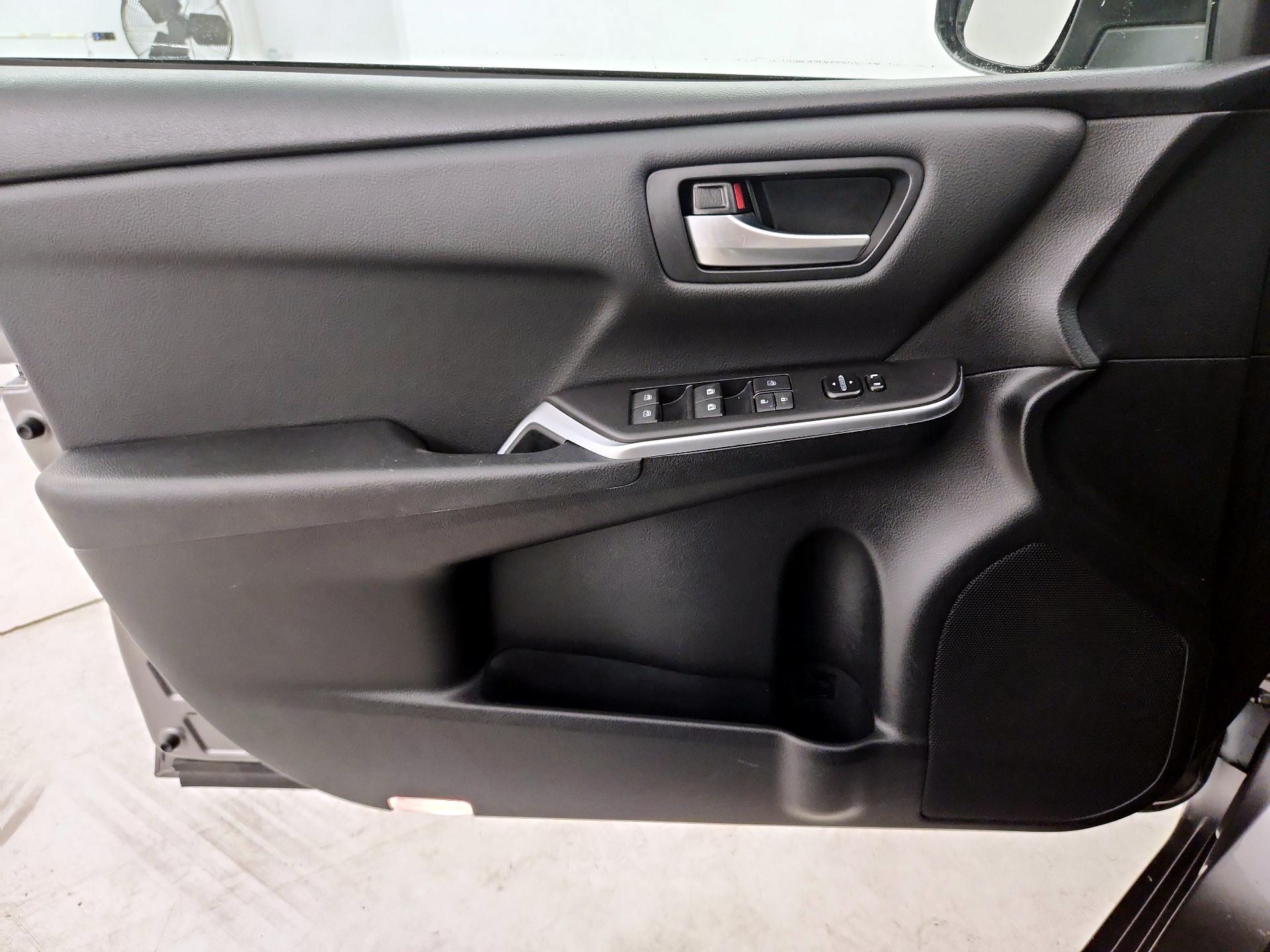 Thumbnail: 2017 Toyota Camry - 12