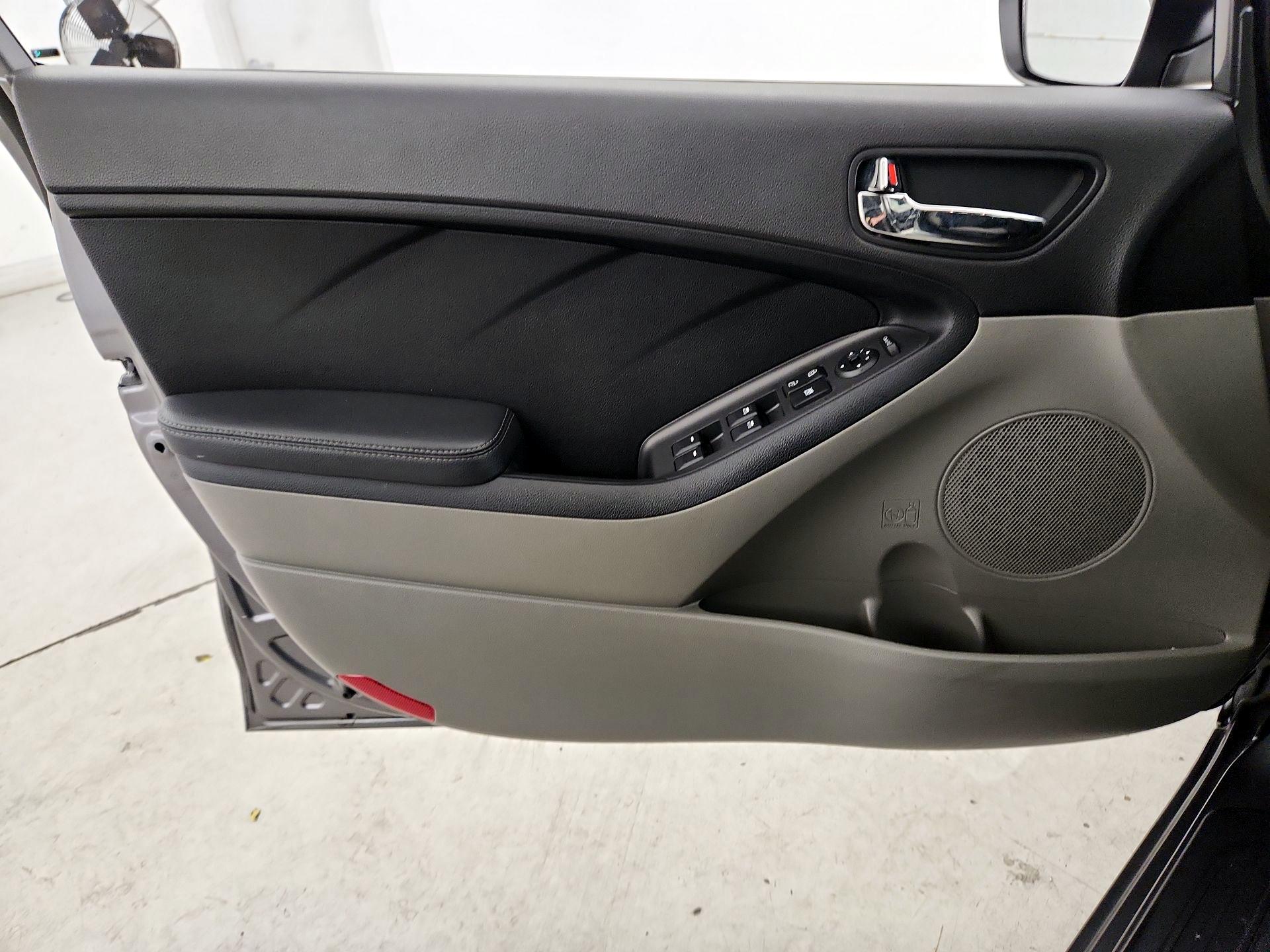 Thumbnail: 2015 Kia Forte - 12