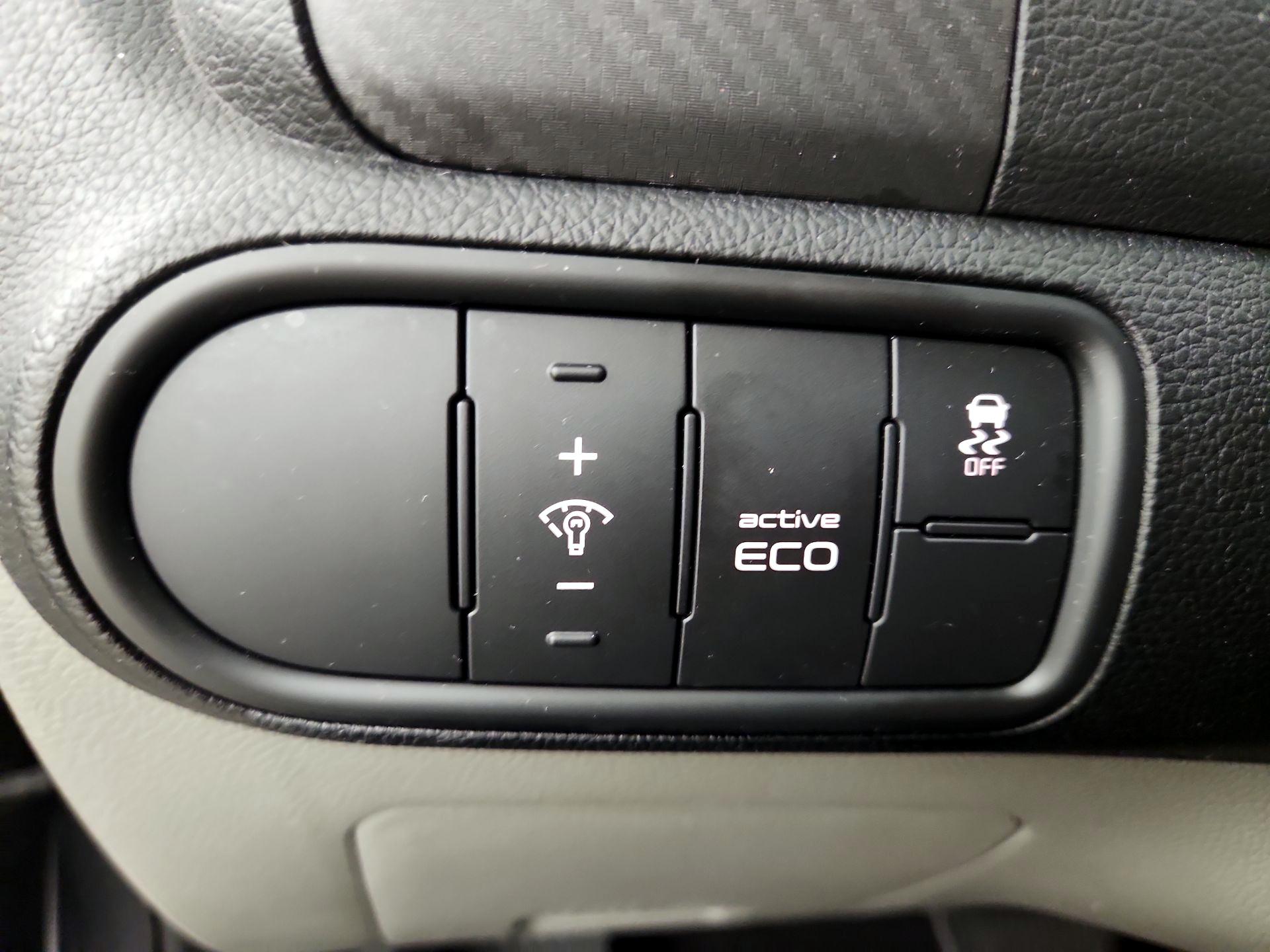 Thumbnail: 2015 Kia Forte - 13