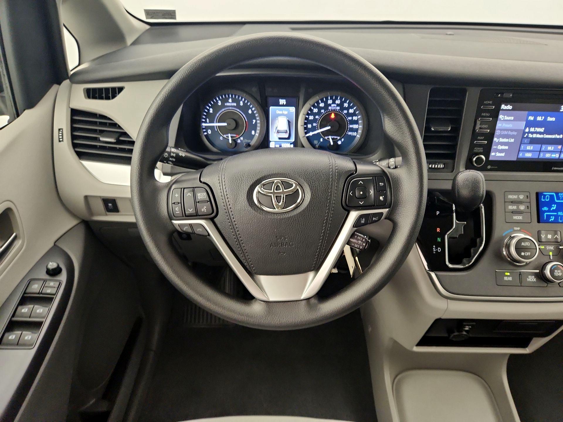 Thumbnail: 2020 Toyota Sienna - 10