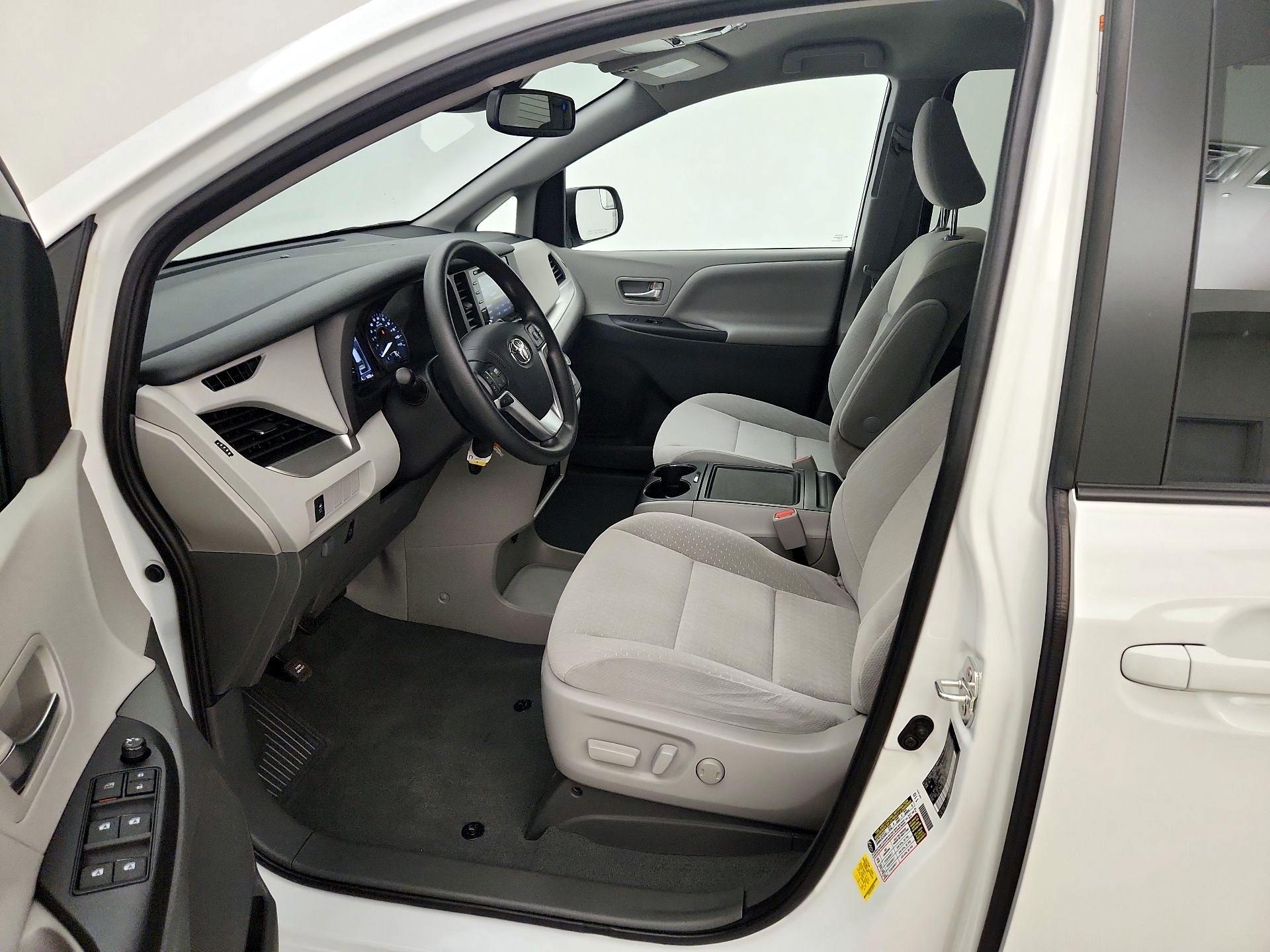 Thumbnail: 2020 Toyota Sienna - 11