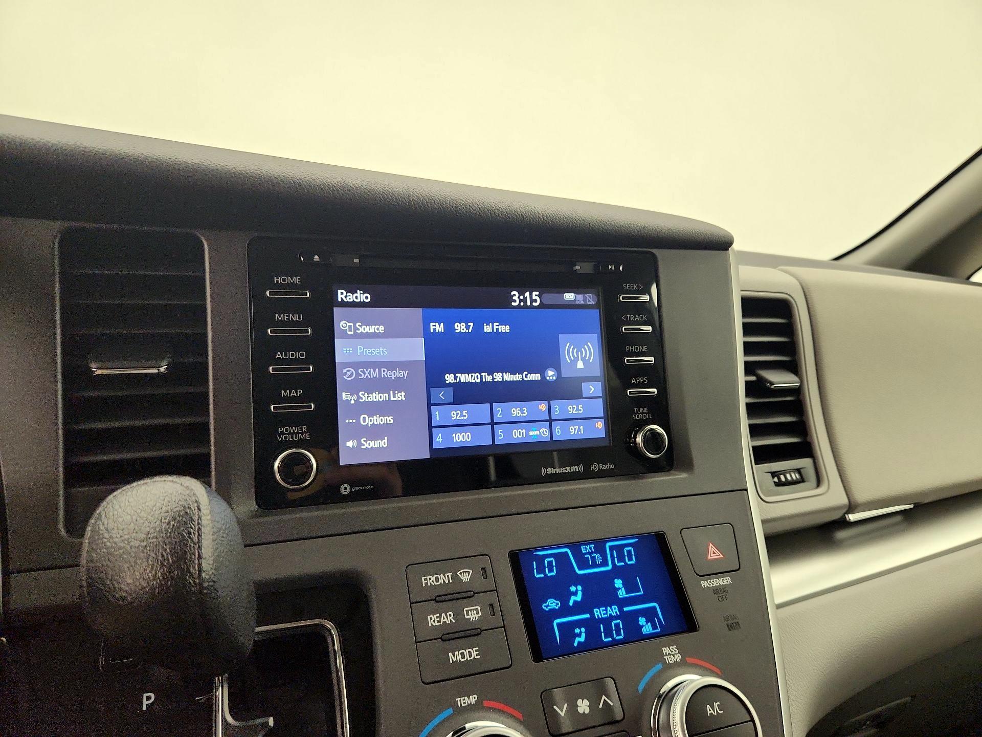 Thumbnail: 2020 Toyota Sienna - 15