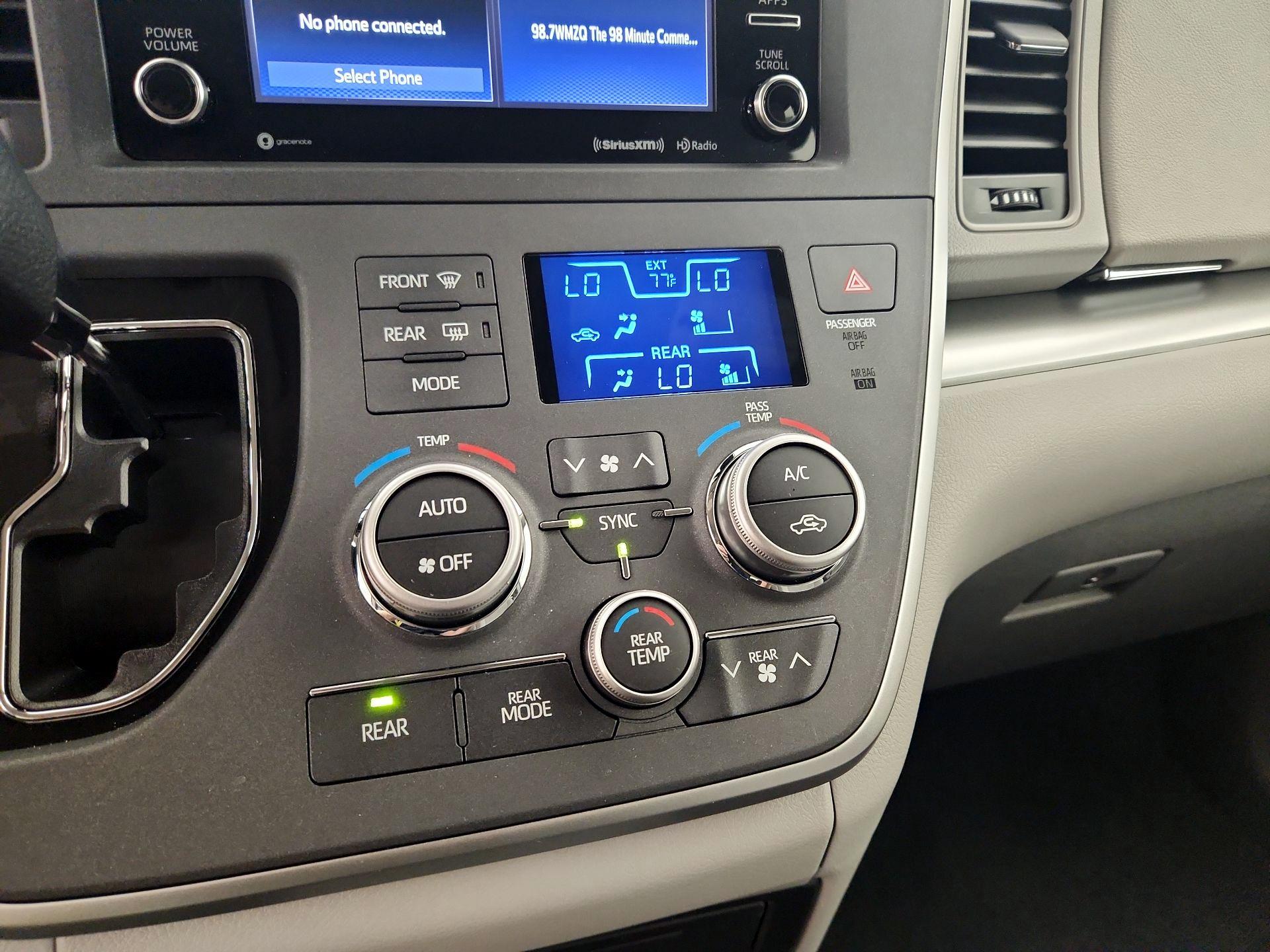 Thumbnail: 2020 Toyota Sienna - 16