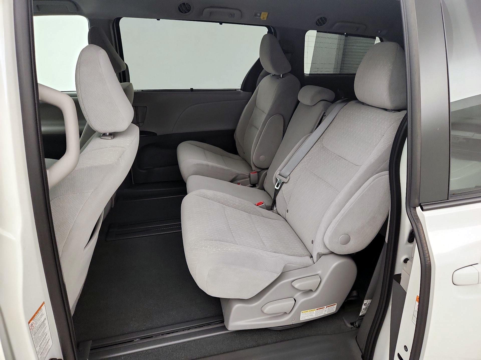 Thumbnail: 2020 Toyota Sienna - 19