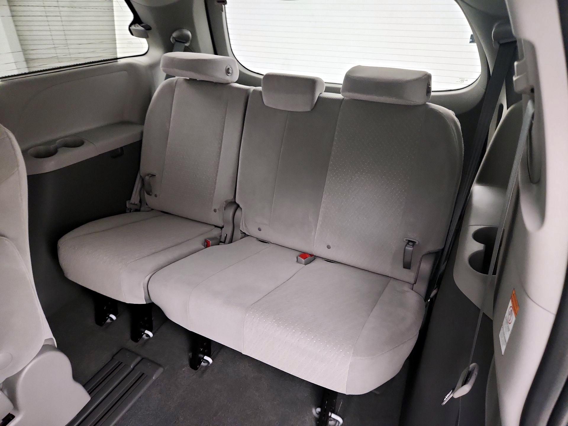 Thumbnail: 2020 Toyota Sienna - 20