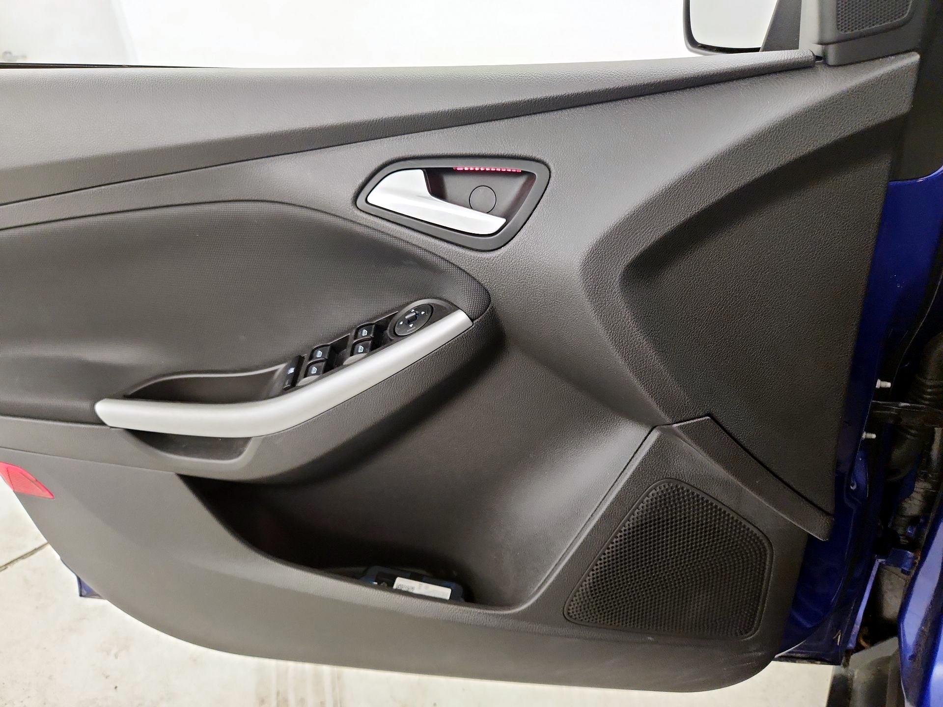 Thumbnail: 2014 Ford Focus - 12