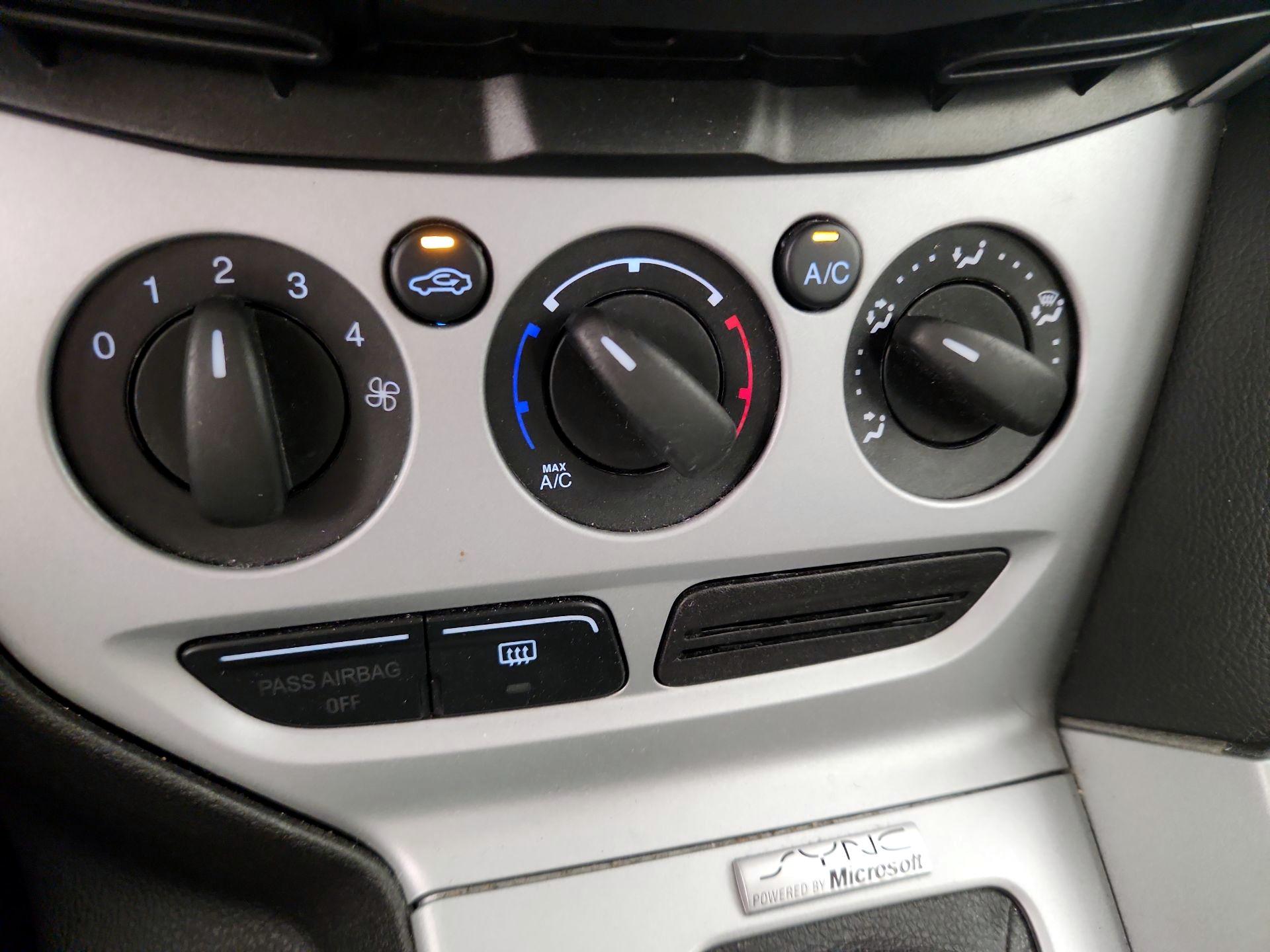 Thumbnail: 2014 Ford Focus - 15