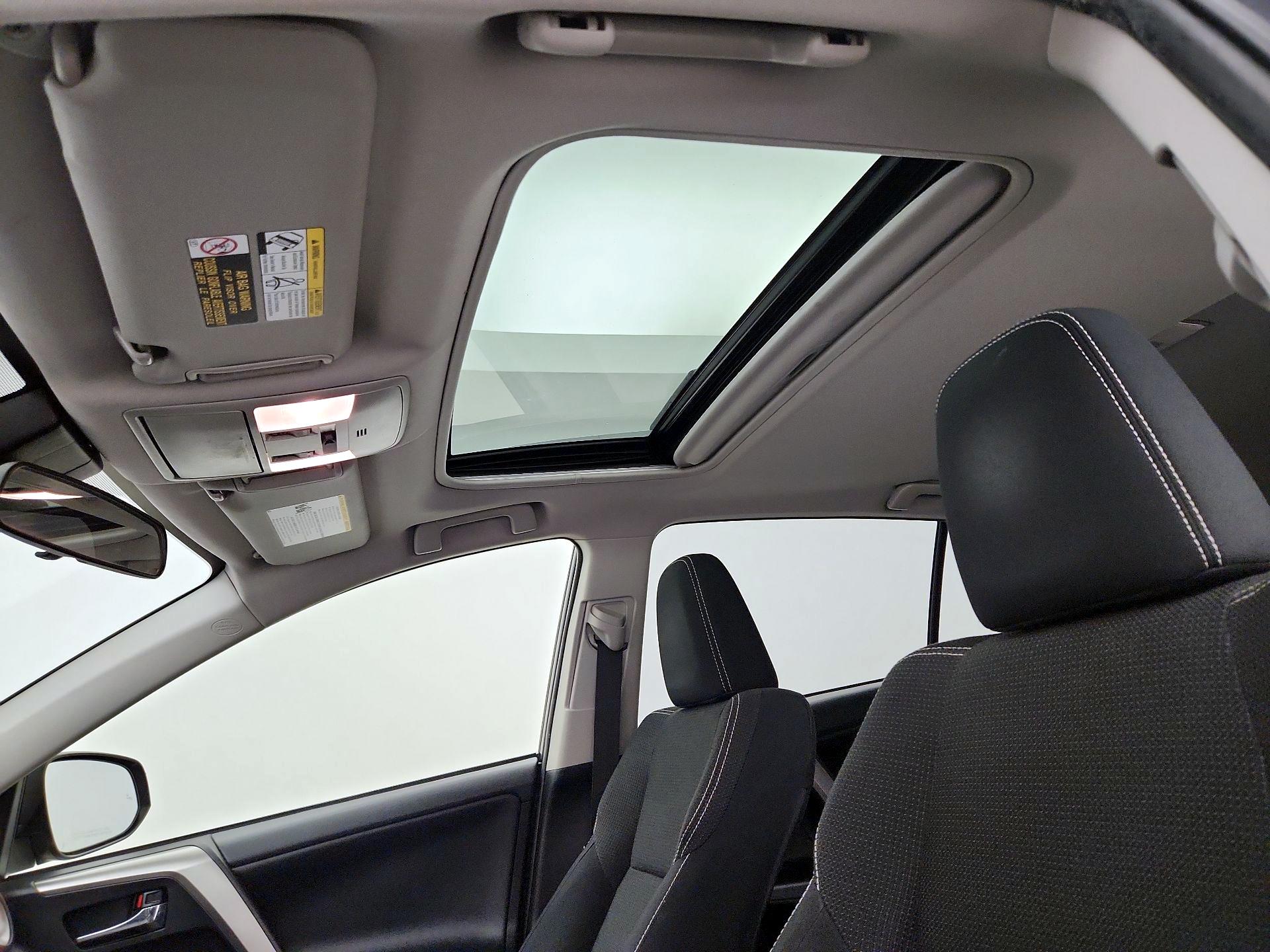 Thumbnail: 2018 Toyota RAV4 - 19