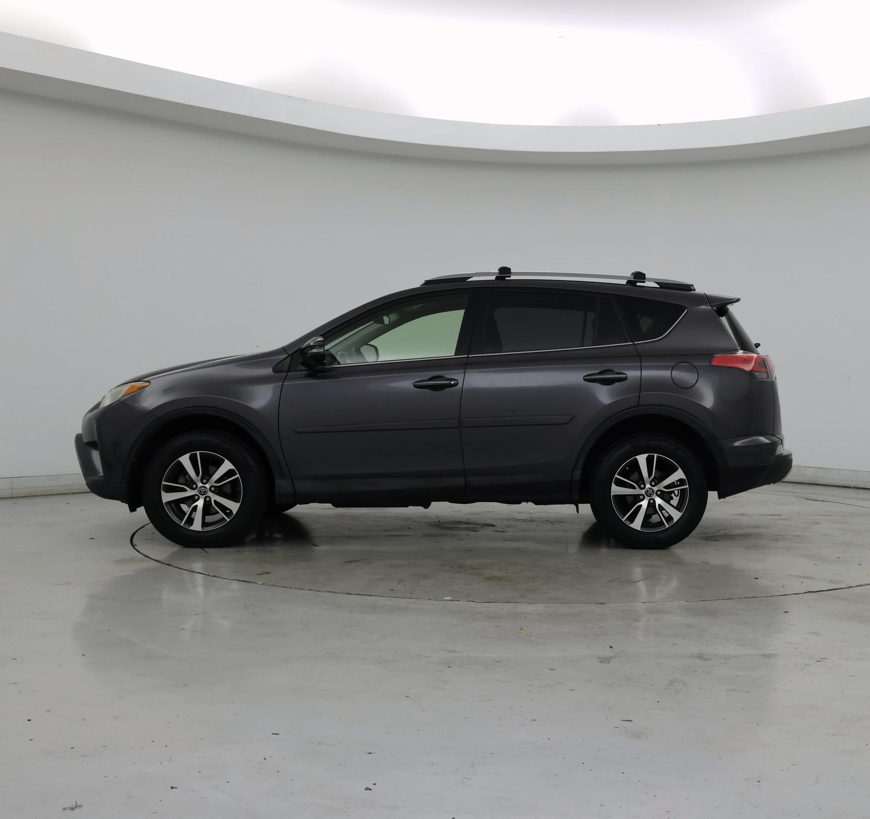 Thumbnail: 2018 Toyota RAV4 - 3