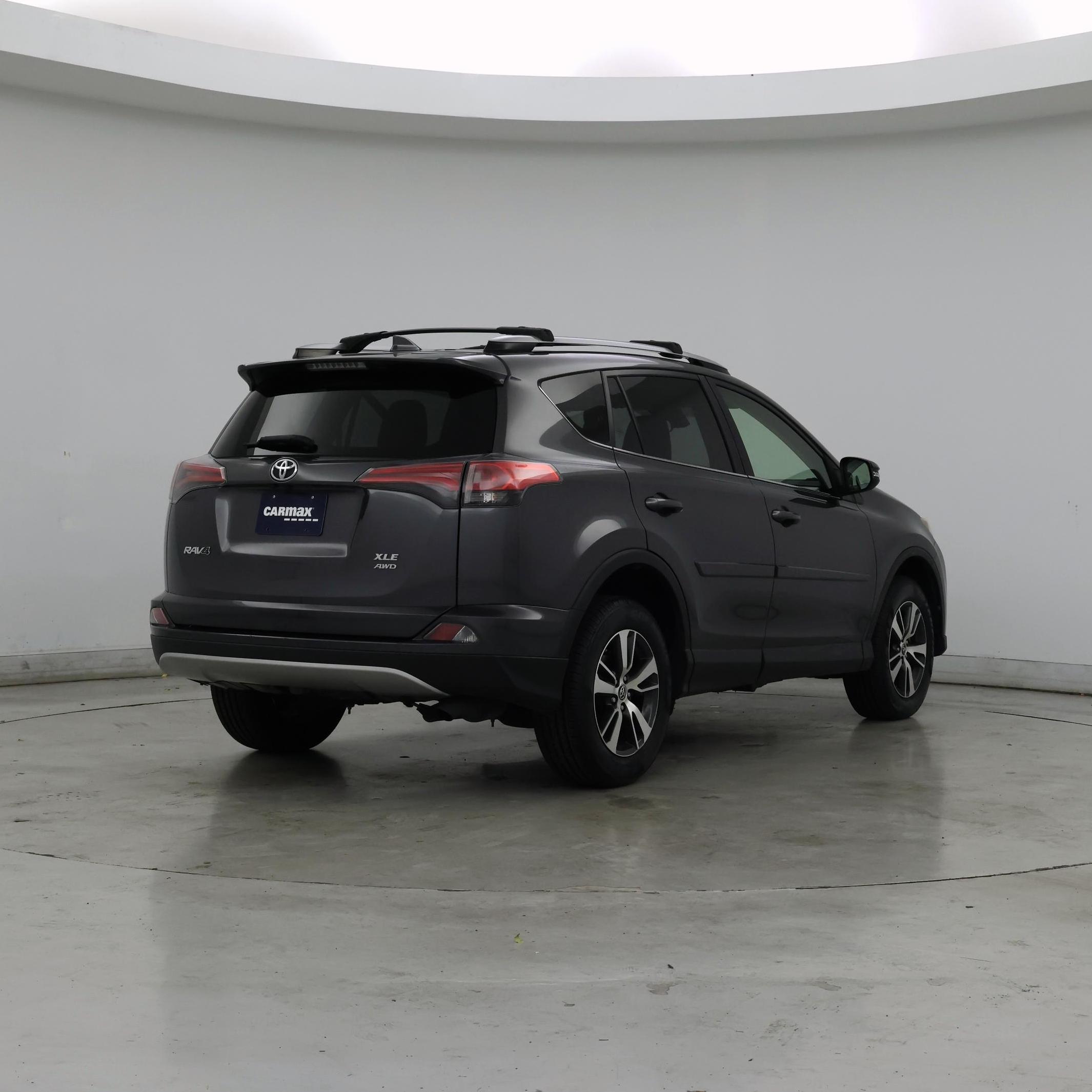 Thumbnail: 2018 Toyota RAV4 - 8