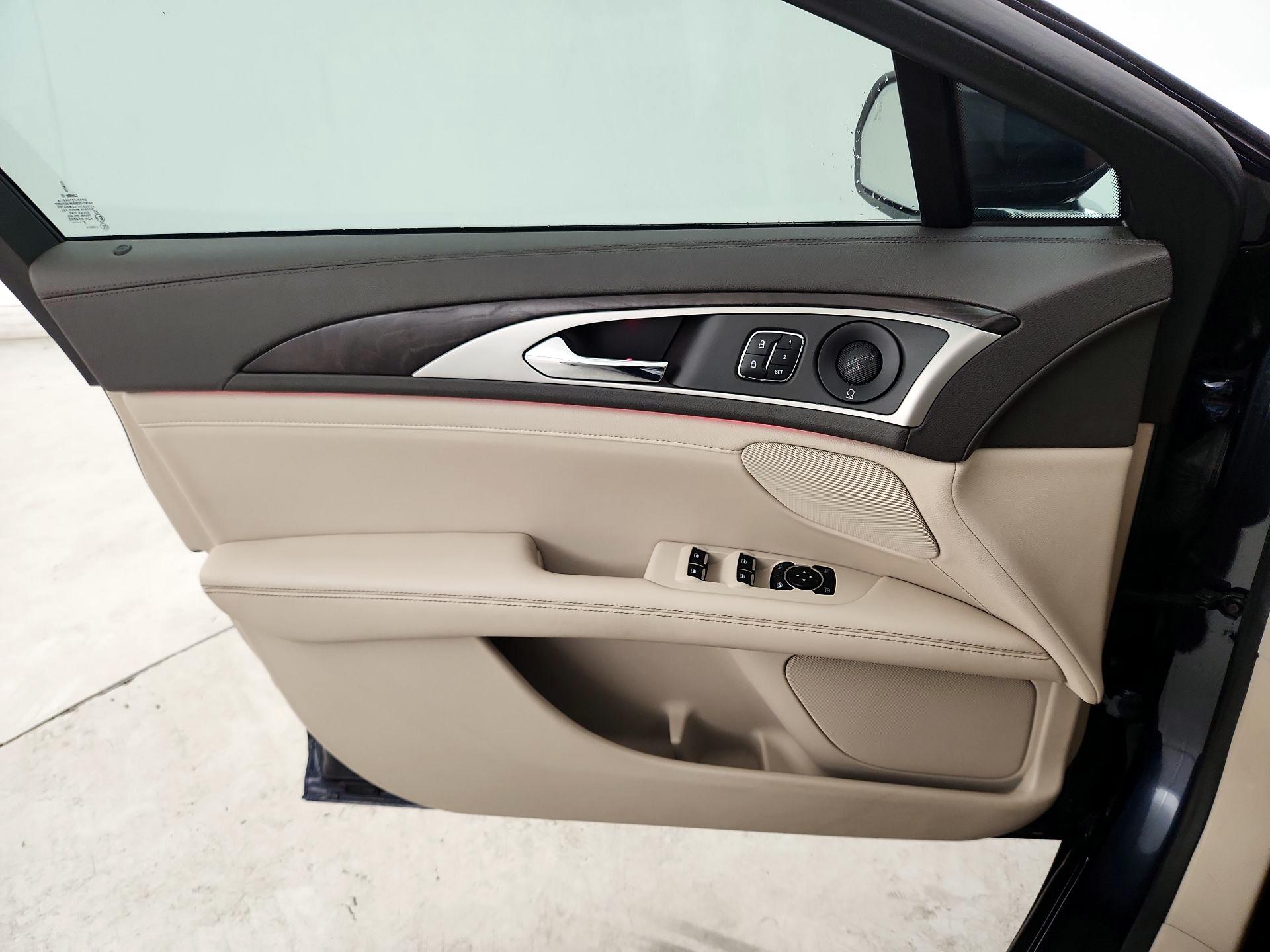 Thumbnail: 2017 Lincoln MKZ - 12