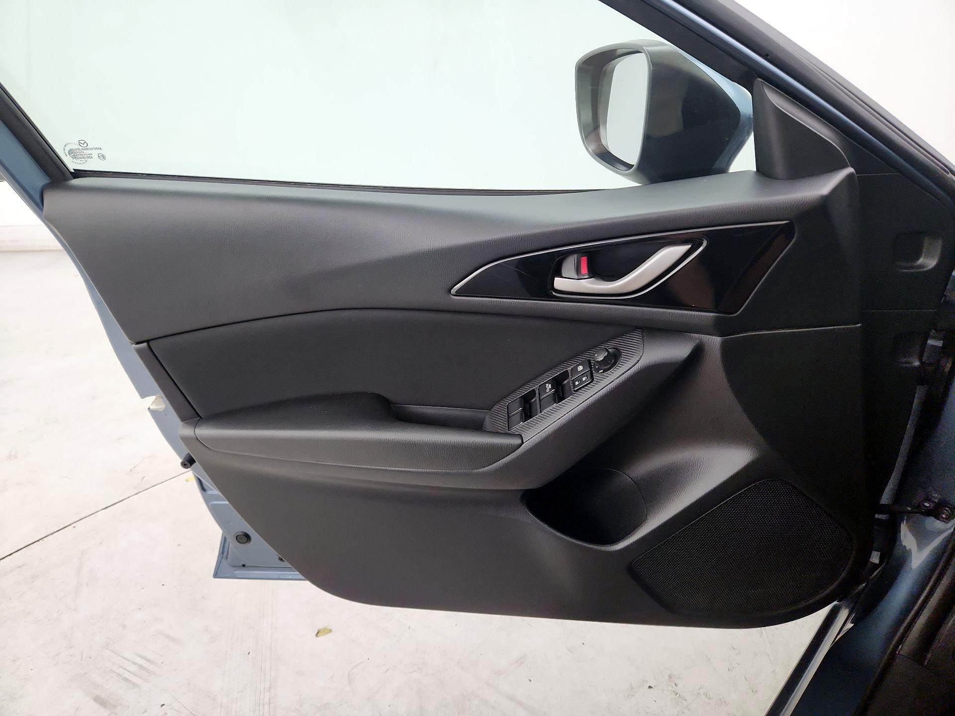 Thumbnail: 2016 Mazda Mazda3 - 12