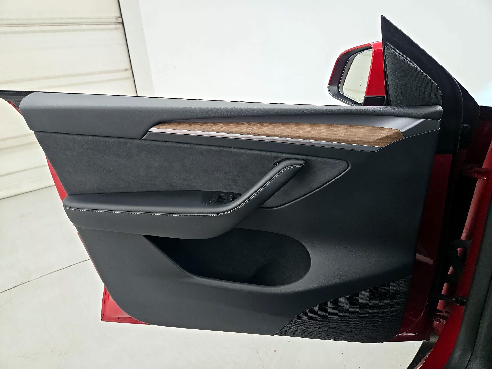 Thumbnail: 2023 Tesla Model Y - 12