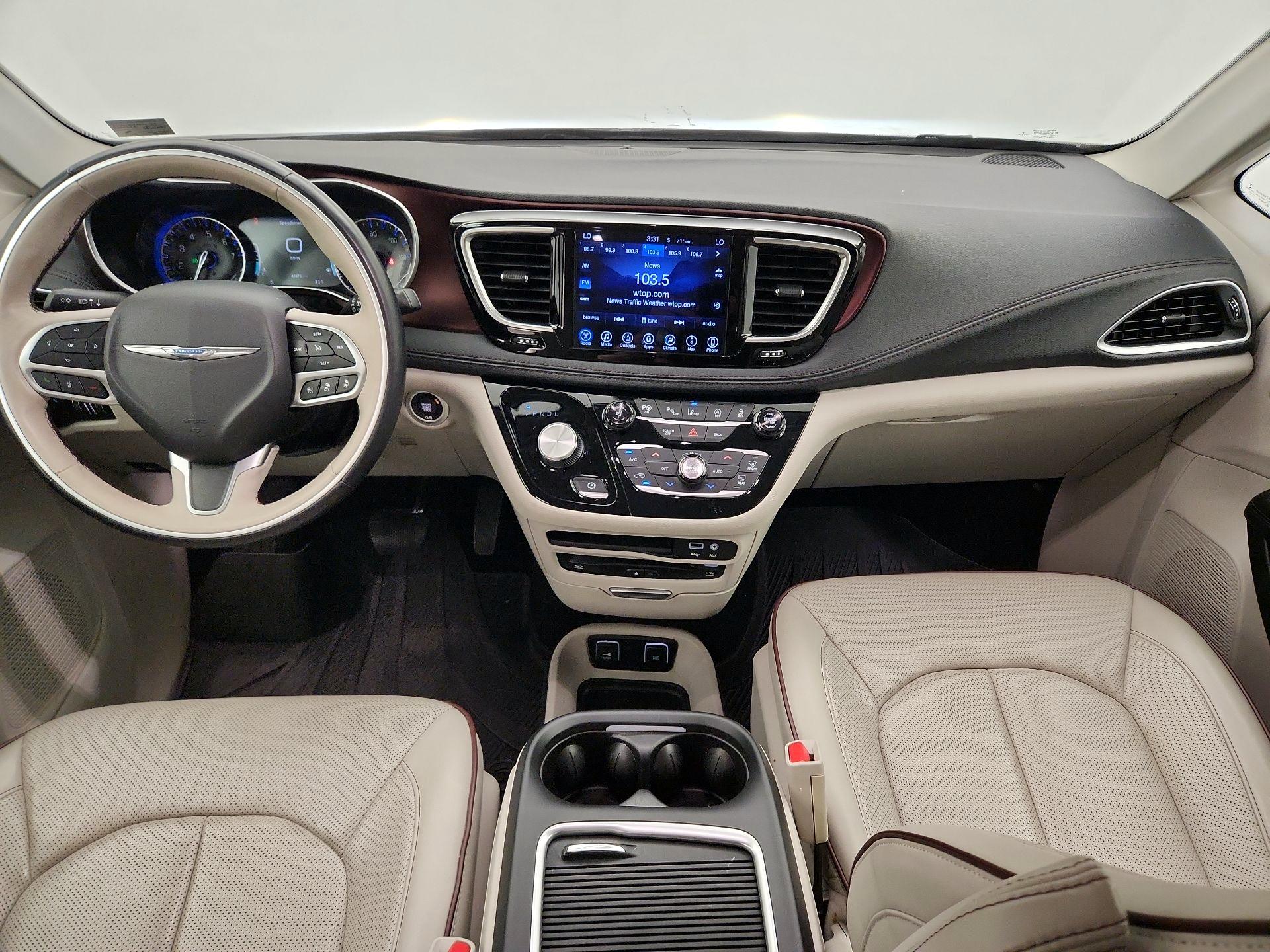 Thumbnail: 2017 Chrysler Pacifica - 9