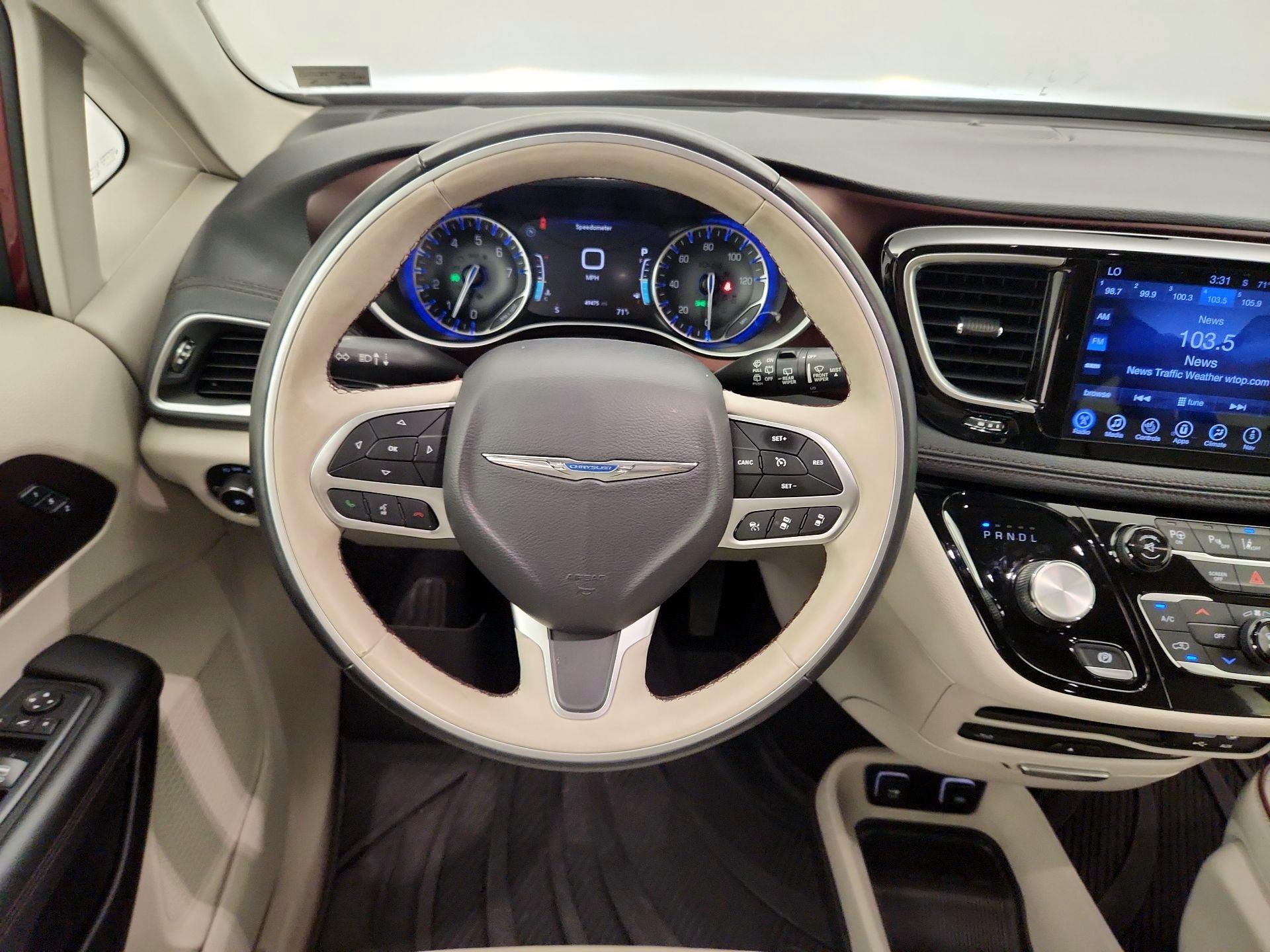 Thumbnail: 2017 Chrysler Pacifica - 10