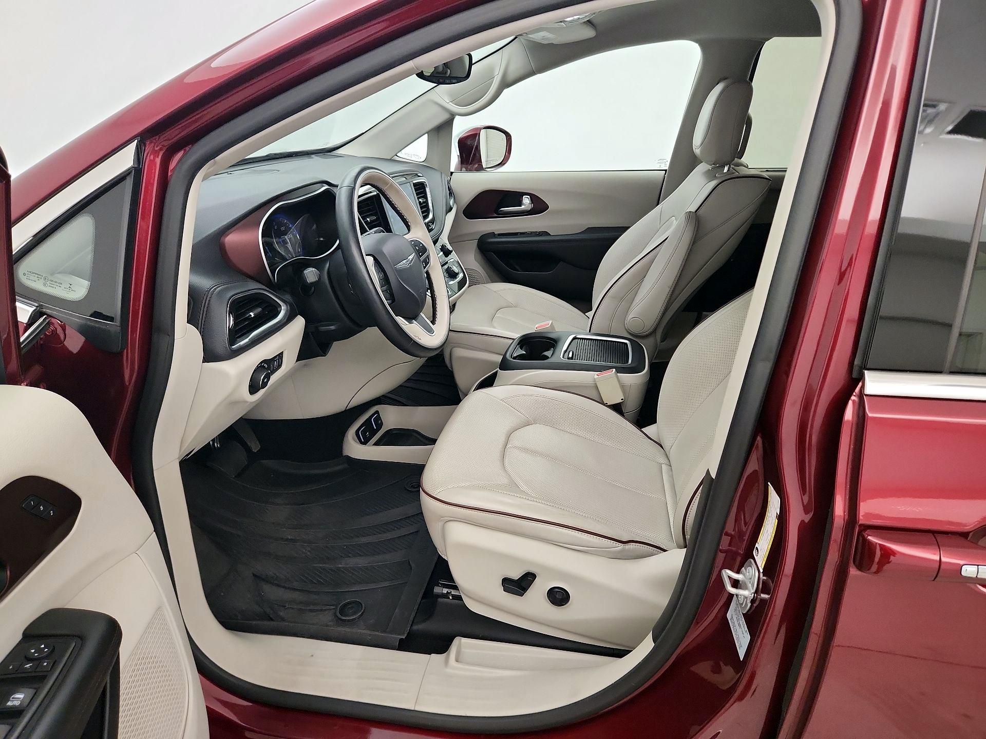 Thumbnail: 2017 Chrysler Pacifica - 11