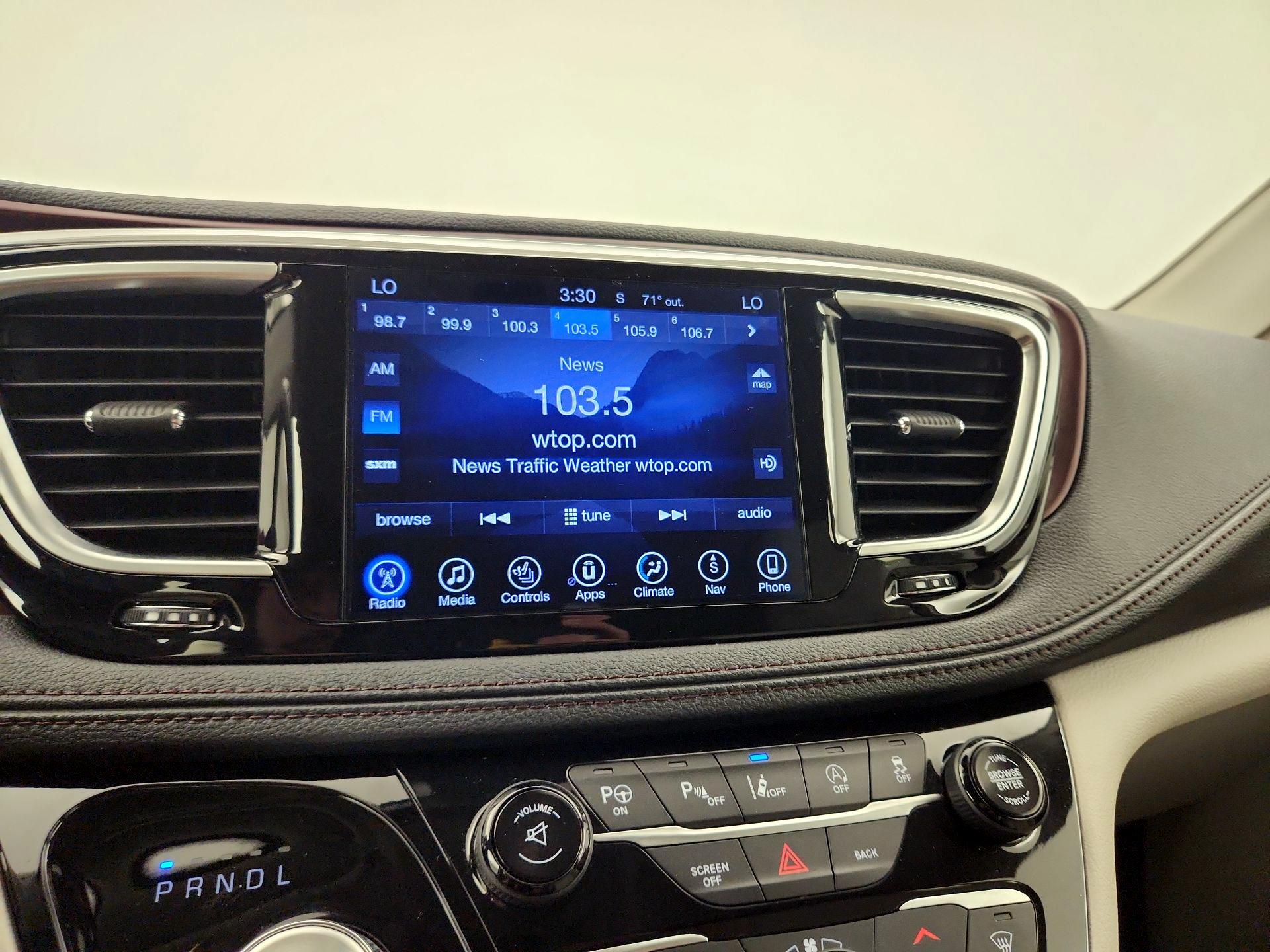 Thumbnail: 2017 Chrysler Pacifica - 15