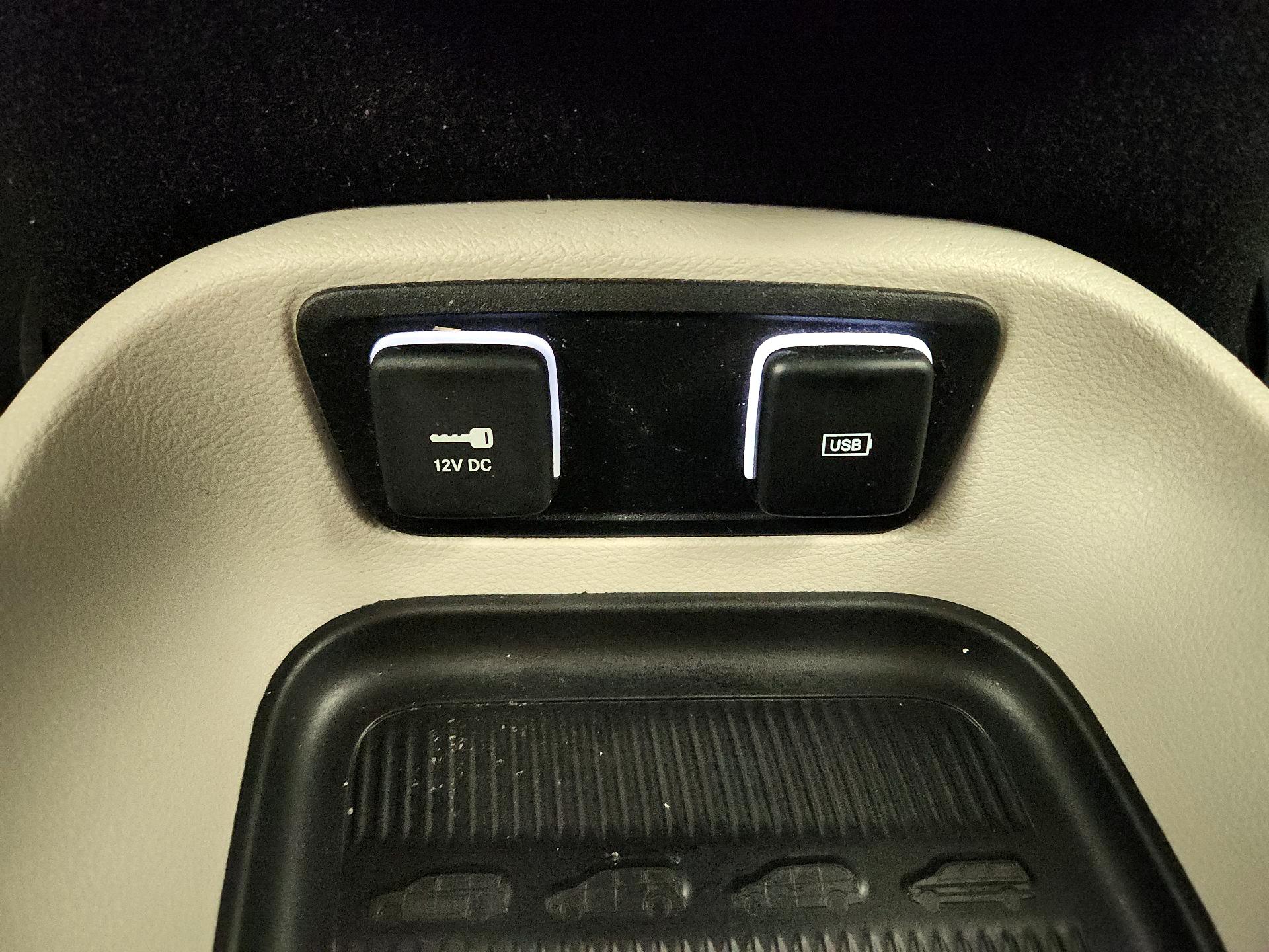 Thumbnail: 2017 Chrysler Pacifica - 18