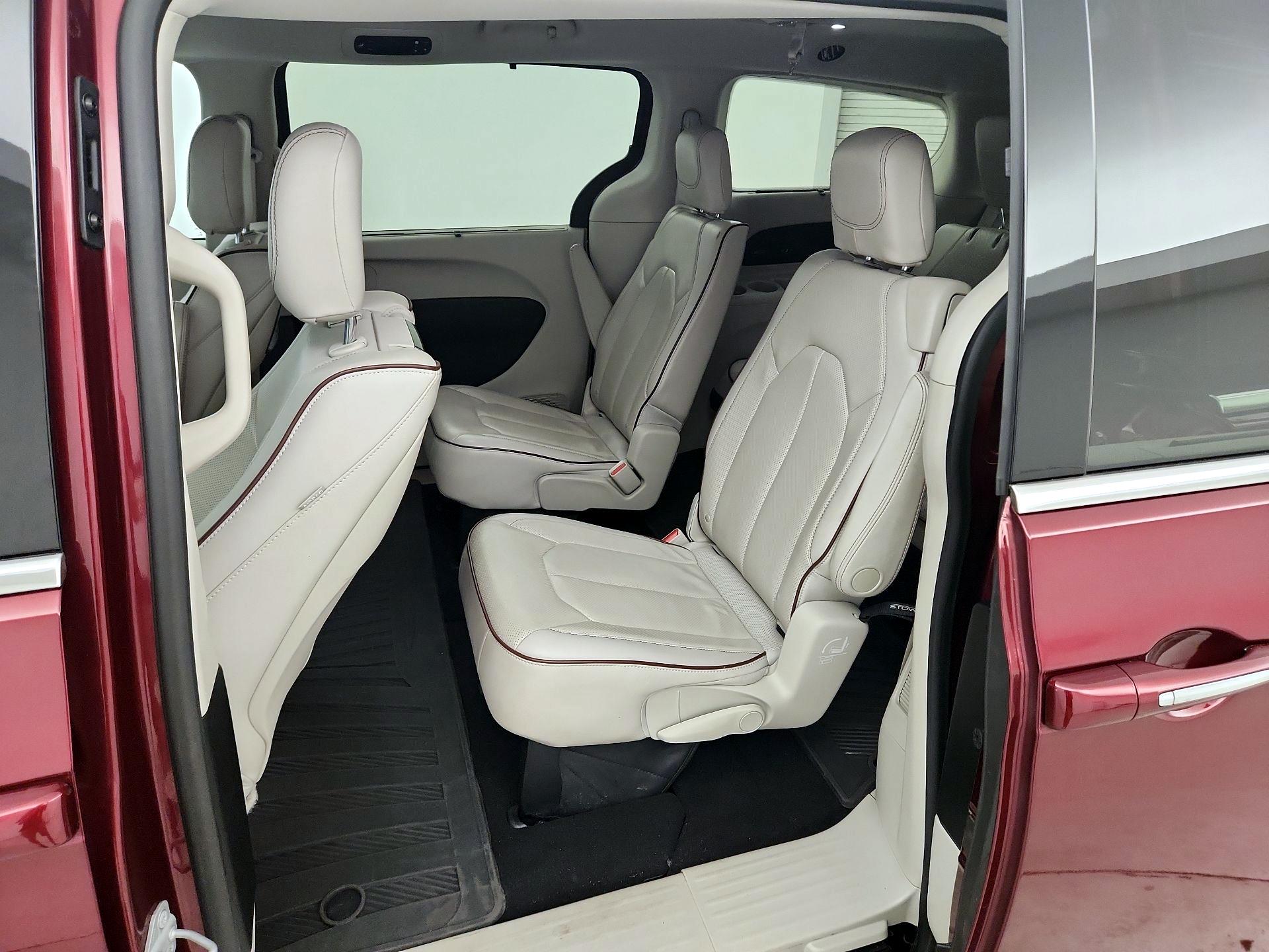 Thumbnail: 2017 Chrysler Pacifica - 19