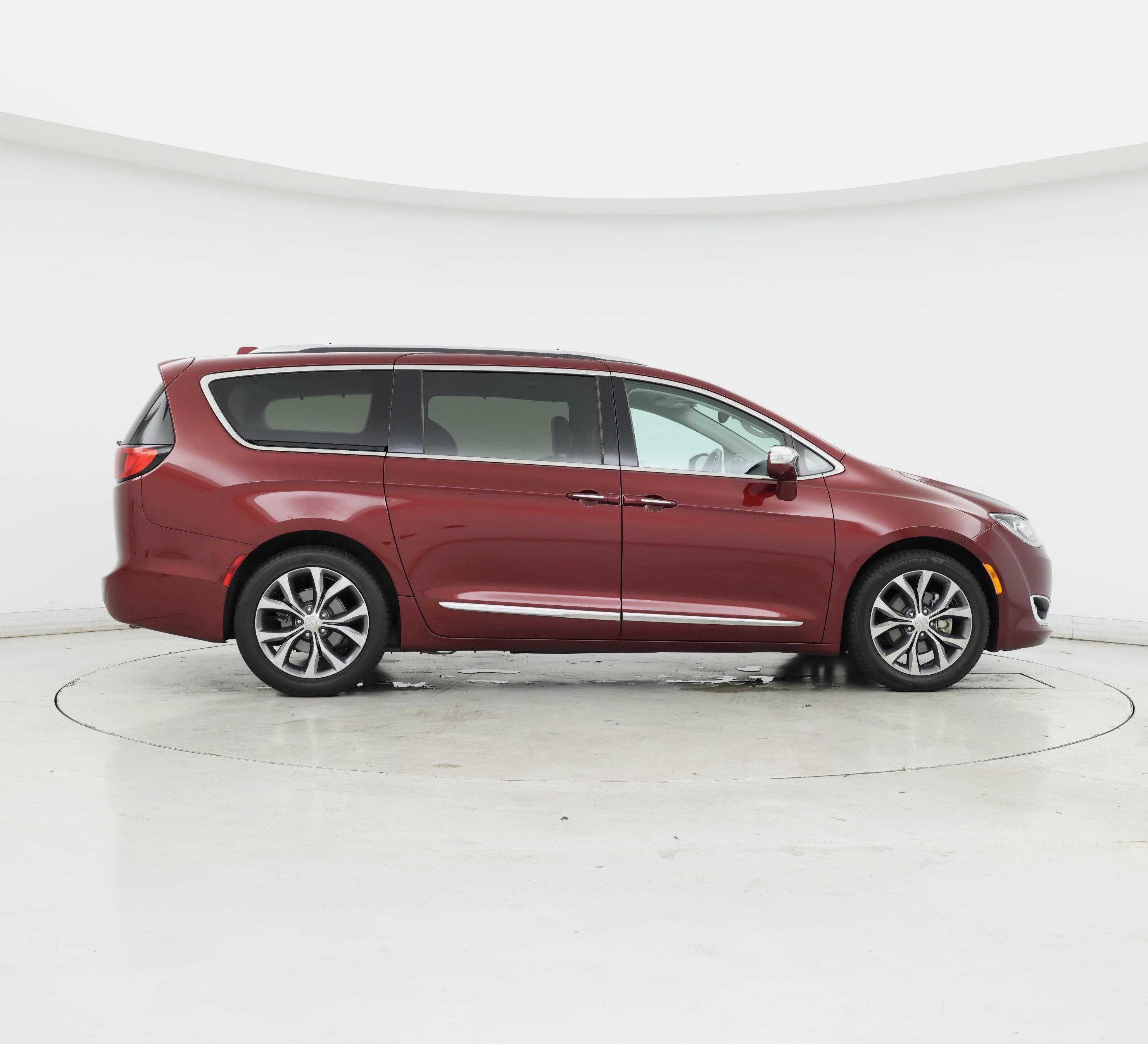 Thumbnail: 2017 Chrysler Pacifica - 7