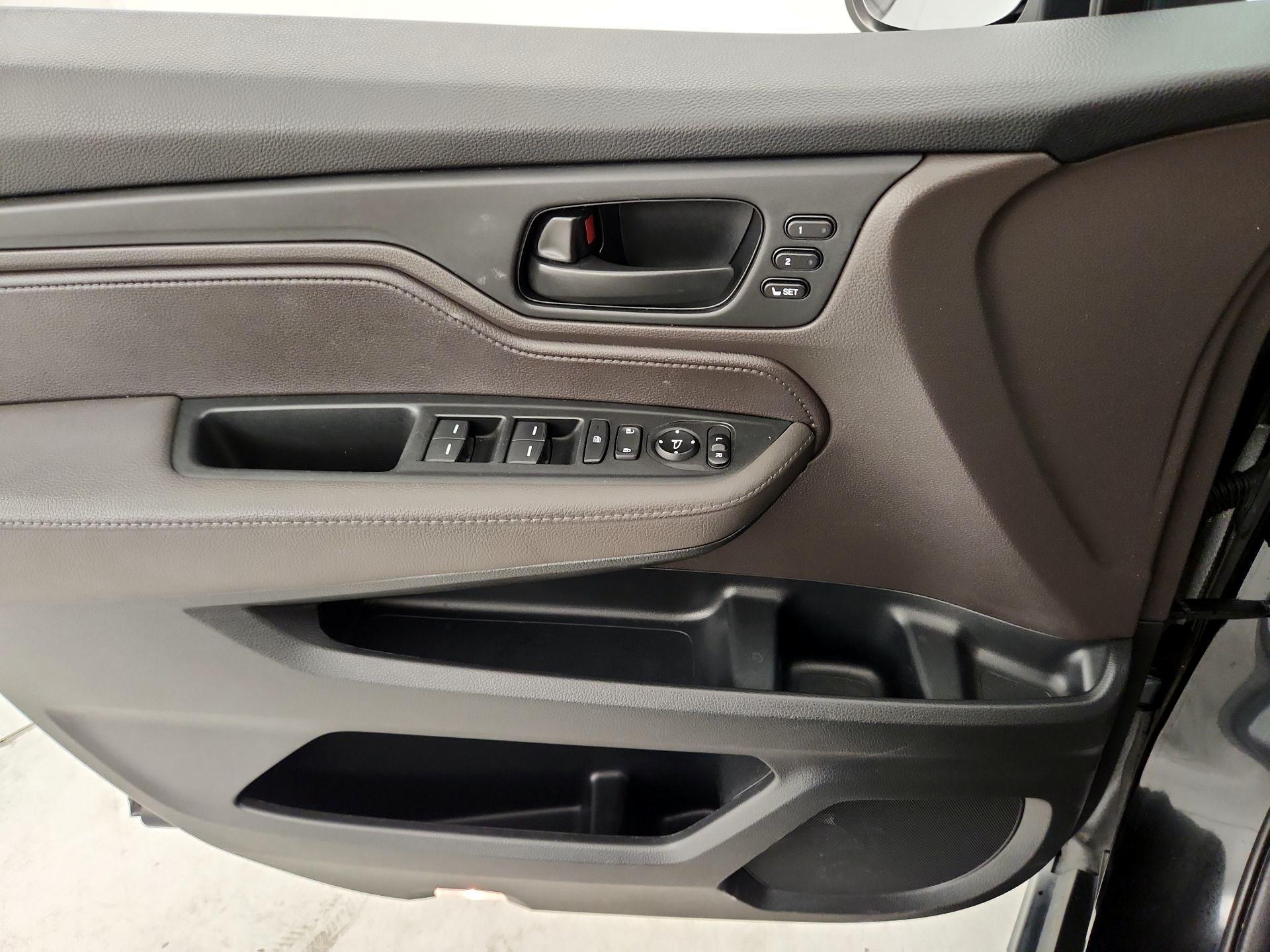 Thumbnail: 2018 Honda Odyssey - 12