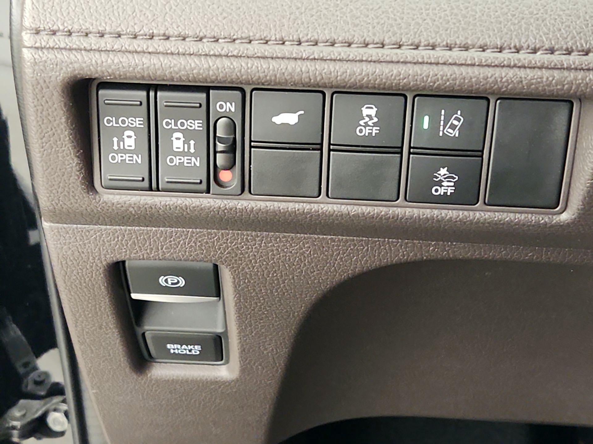 Thumbnail: 2018 Honda Odyssey - 13