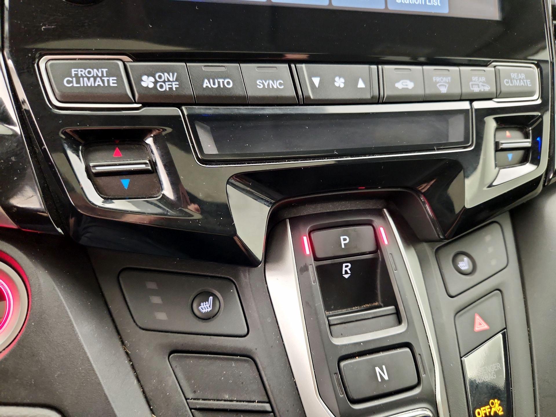 Thumbnail: 2018 Honda Odyssey - 16