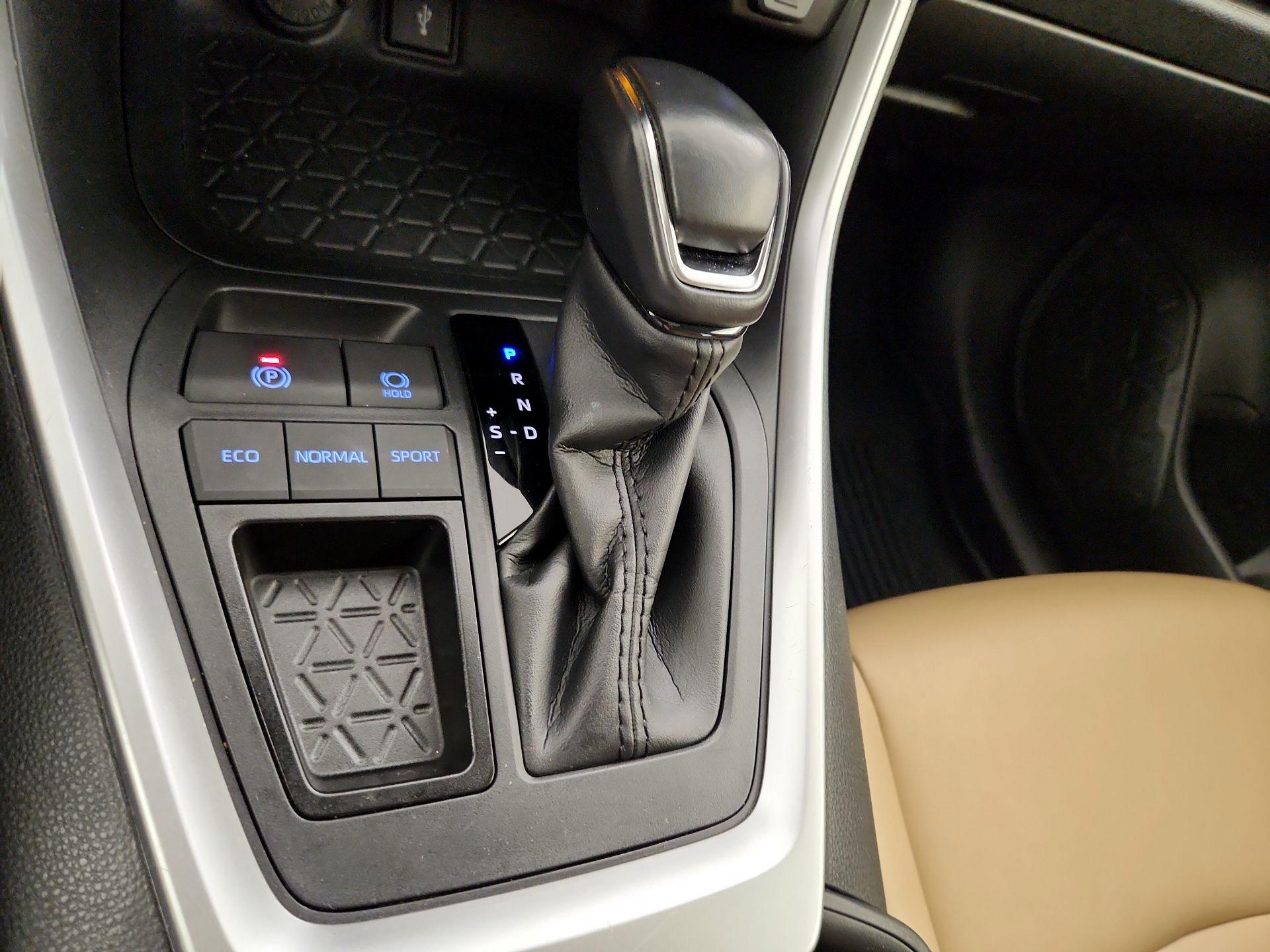 Thumbnail: 2021 Toyota RAV4 - 15