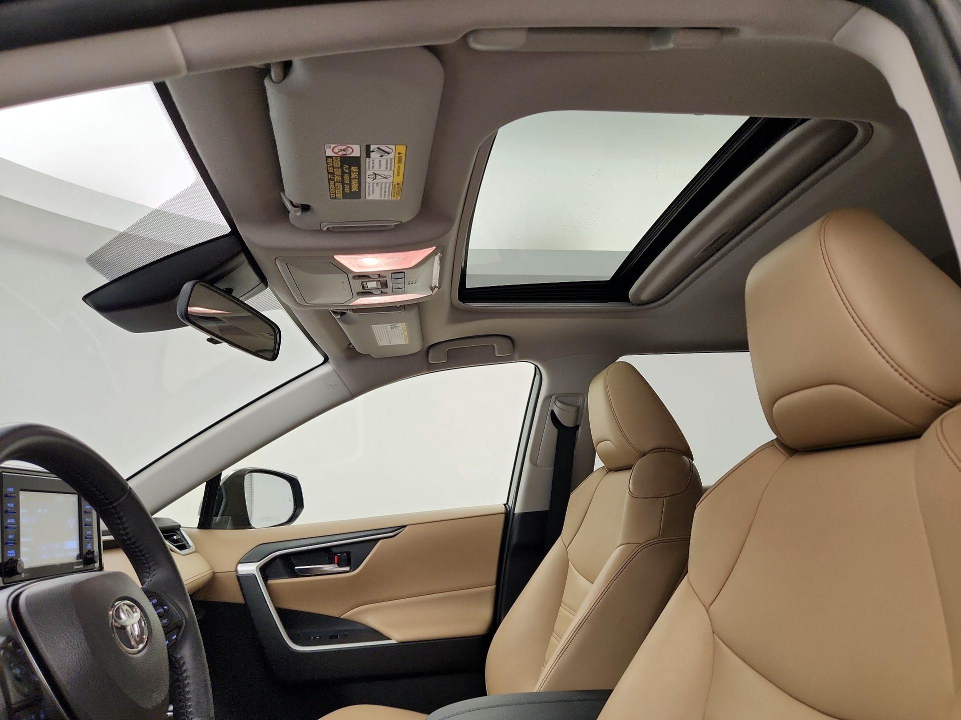 Thumbnail: 2021 Toyota RAV4 - 17