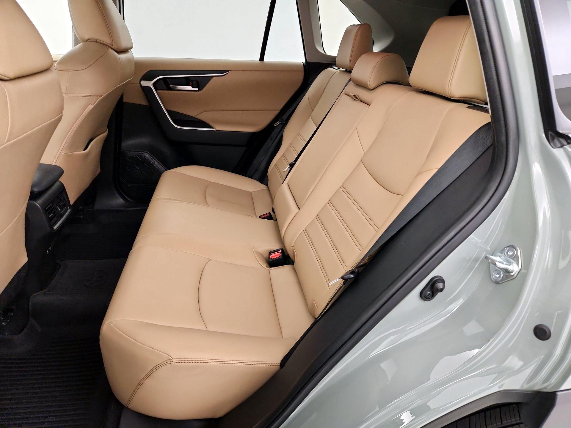 Thumbnail: 2021 Toyota RAV4 - 18