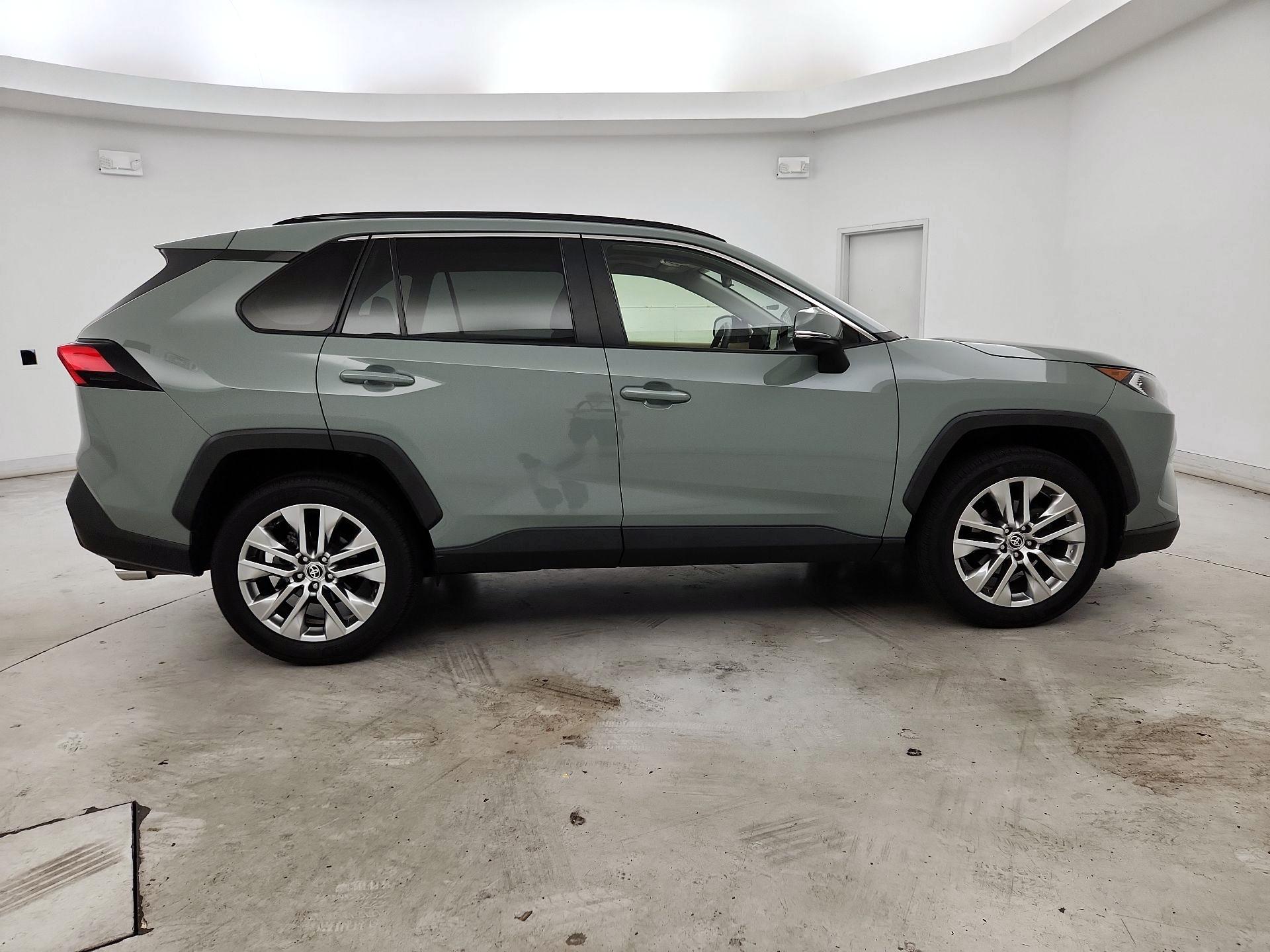 Thumbnail: 2021 Toyota RAV4 - 4