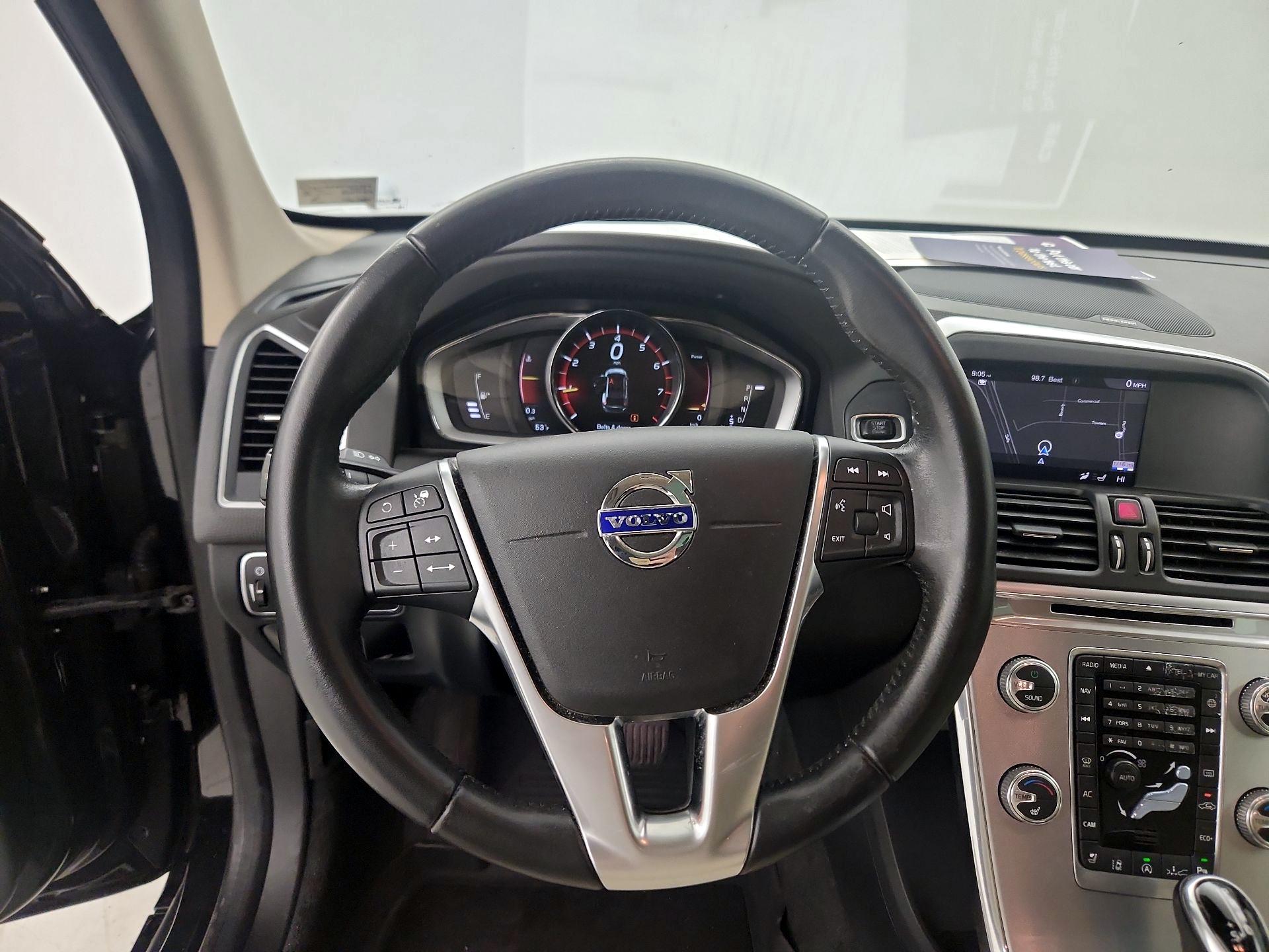 Thumbnail: 2017 Volvo XC60 - 10