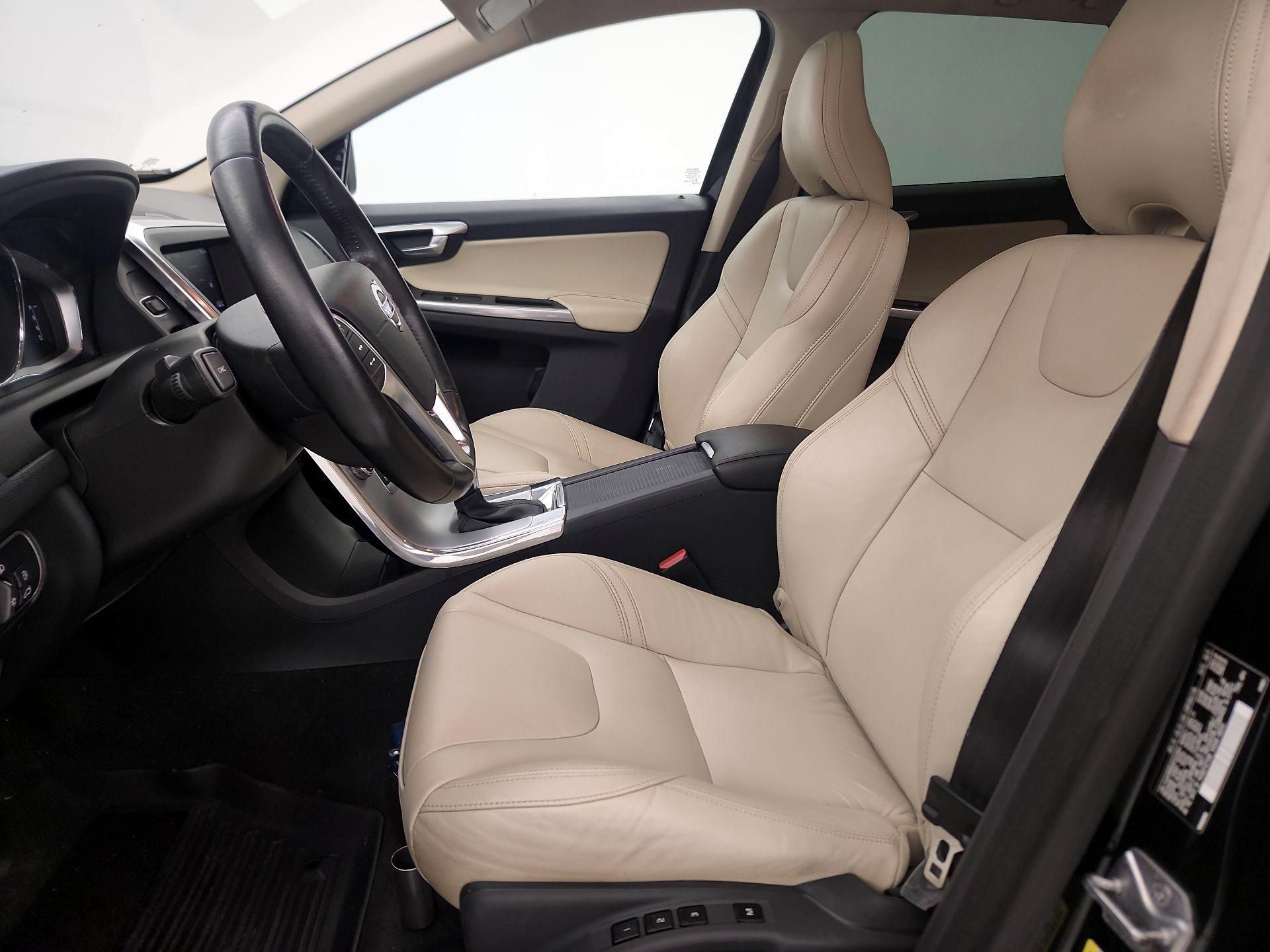 Thumbnail: 2017 Volvo XC60 - 11