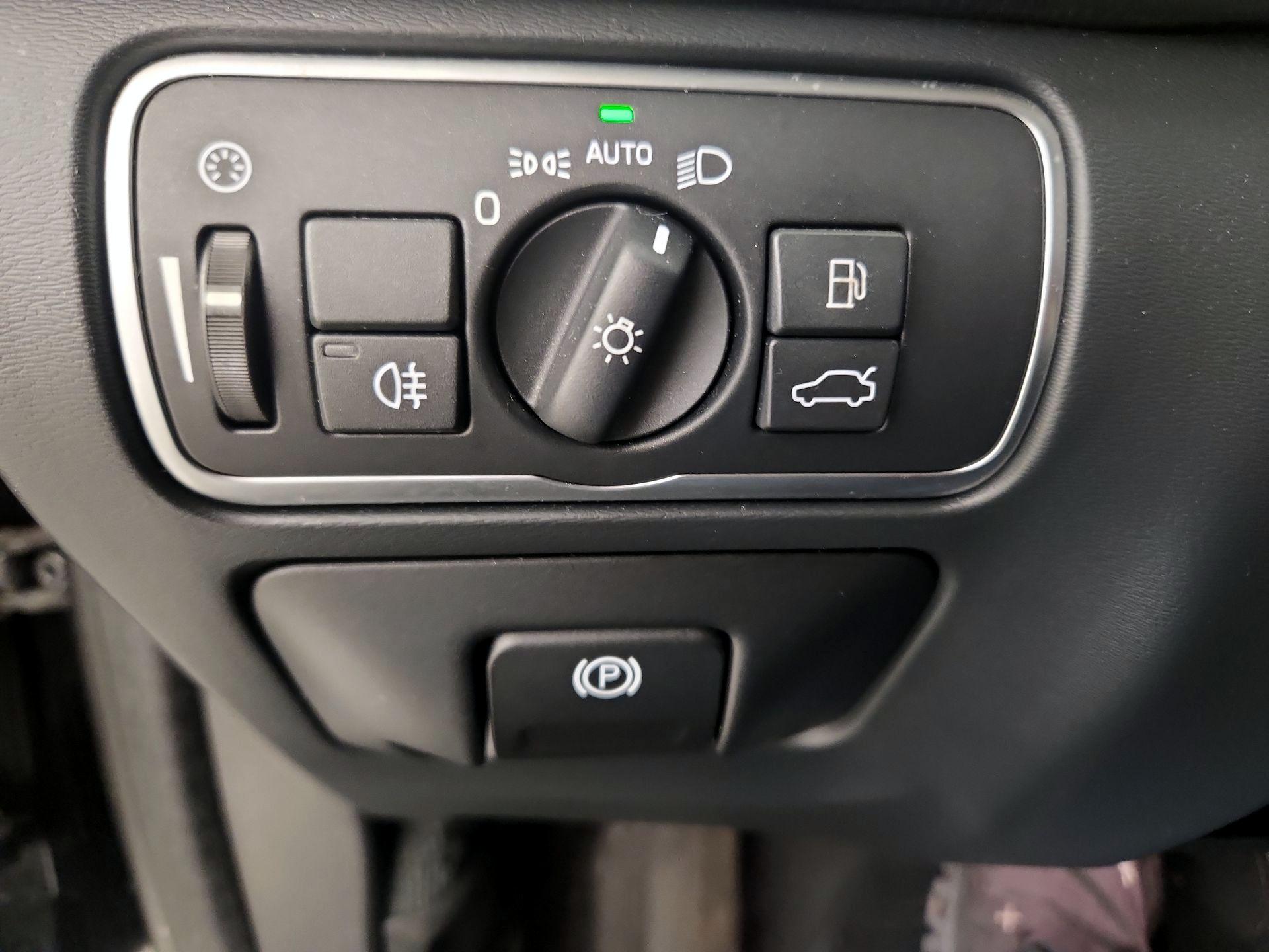 Thumbnail: 2017 Volvo XC60 - 13