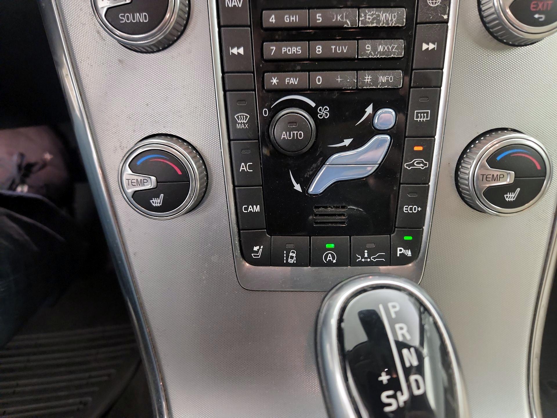 Thumbnail: 2017 Volvo XC60 - 17