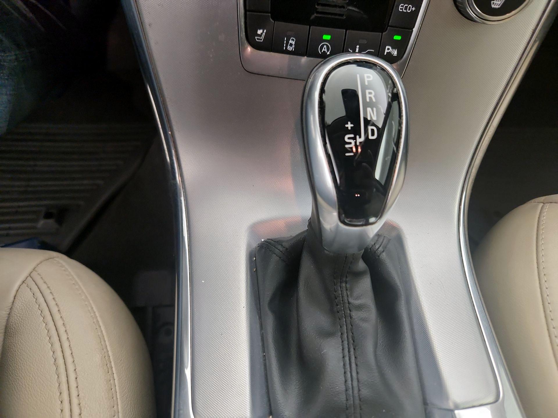 Thumbnail: 2017 Volvo XC60 - 18