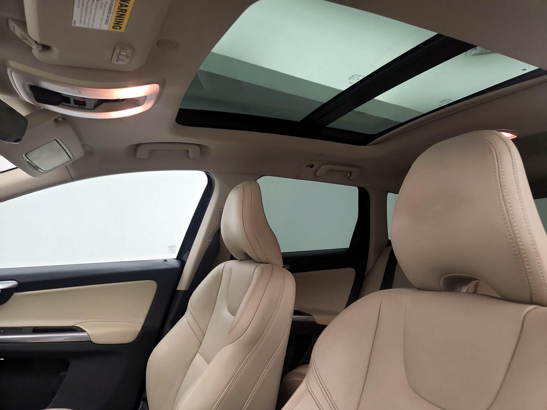 Thumbnail: 2017 Volvo XC60 - 20