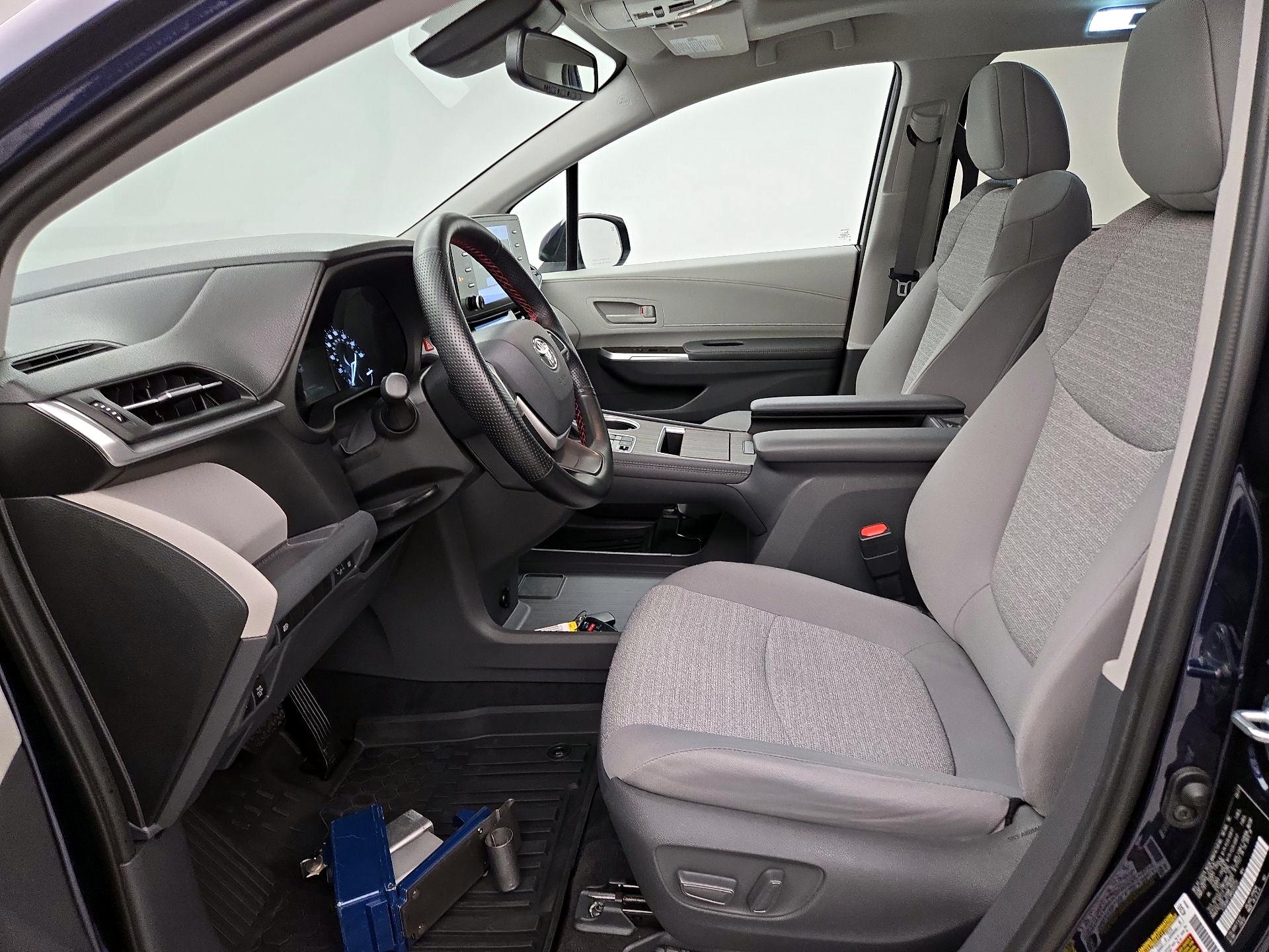 Thumbnail: 2021 Toyota Sienna - 11